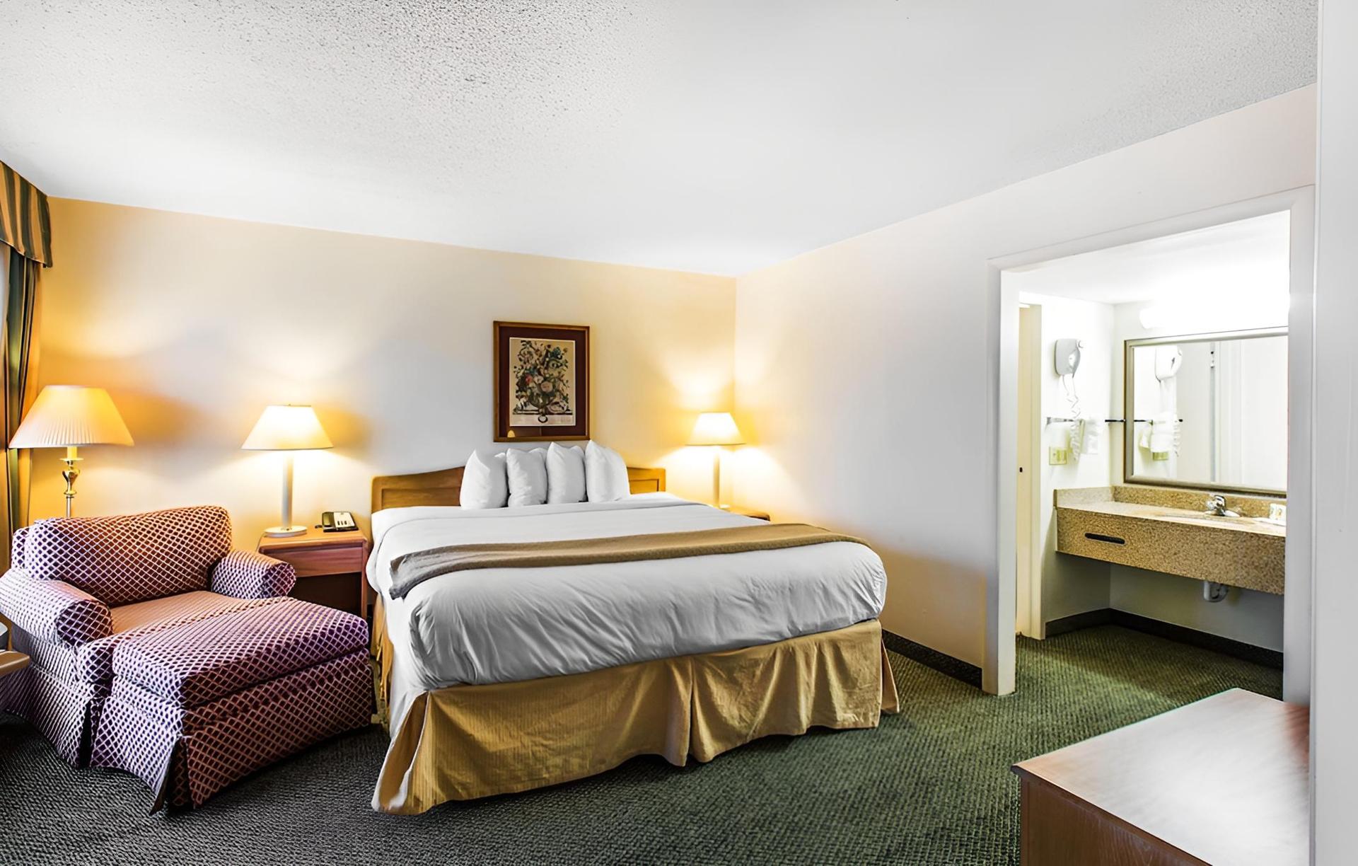 Quality Inn & Suites photo 11
