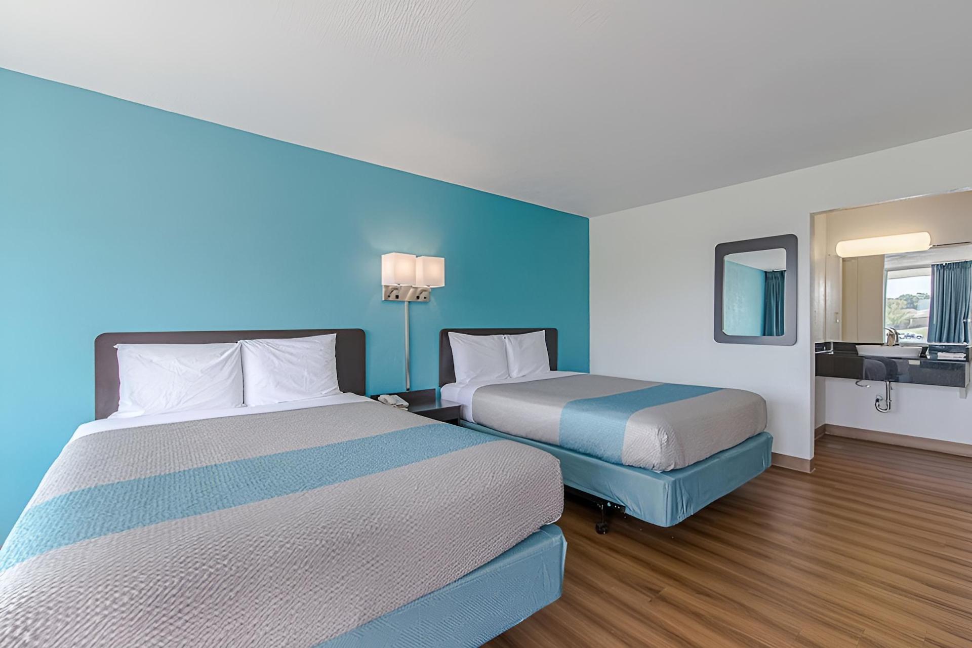 Motel 6 Pekin, IL photo 3