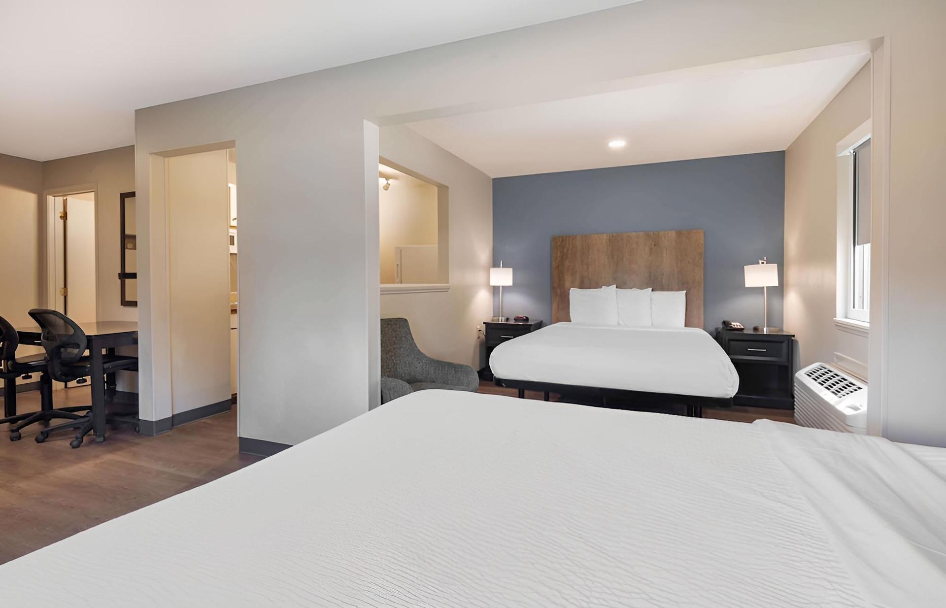 Extended Stay America Select Suites Charlotte University E photo 5