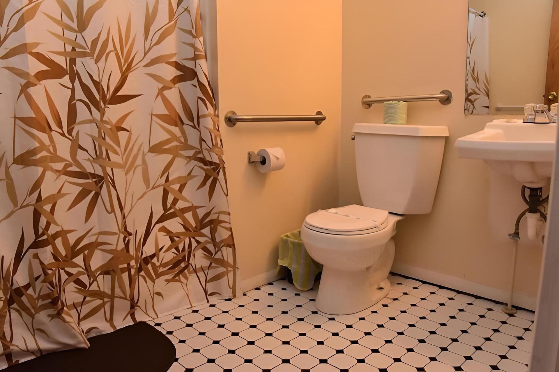 Shore Meadows Motel photo 29