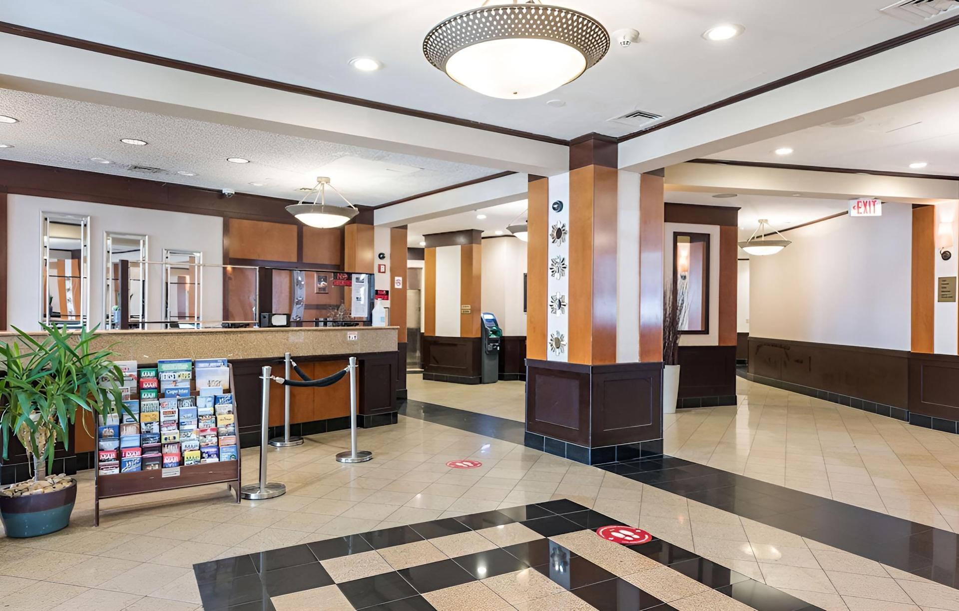 Clarion Hotel & Suites photo 16