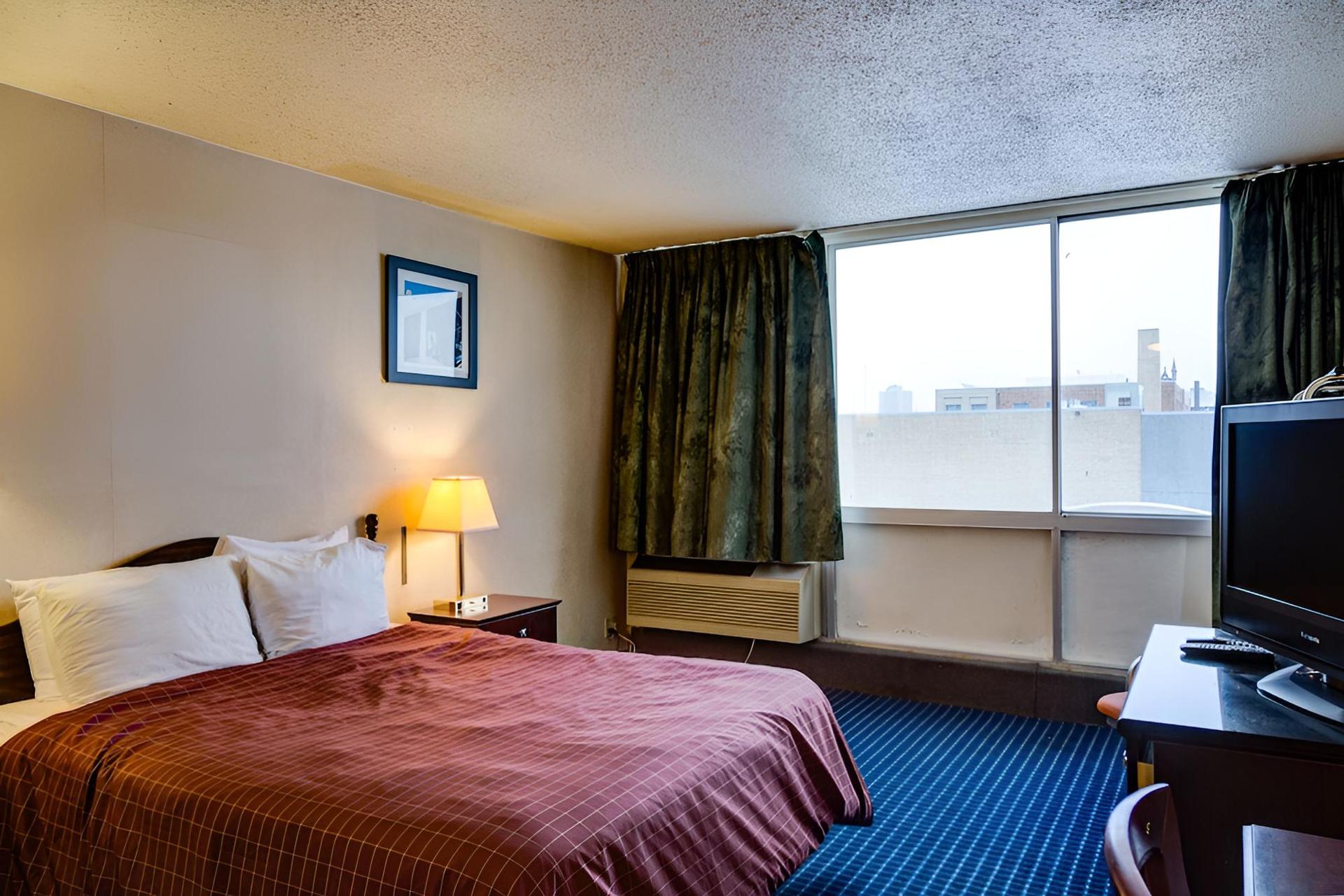 University Hotel & Suites photo 13