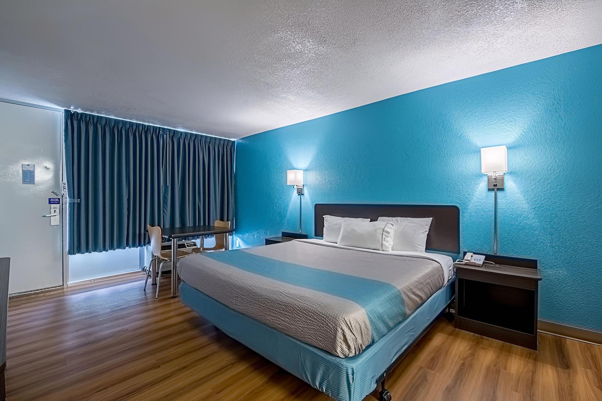 Motel 6 Pekin, IL photo 9