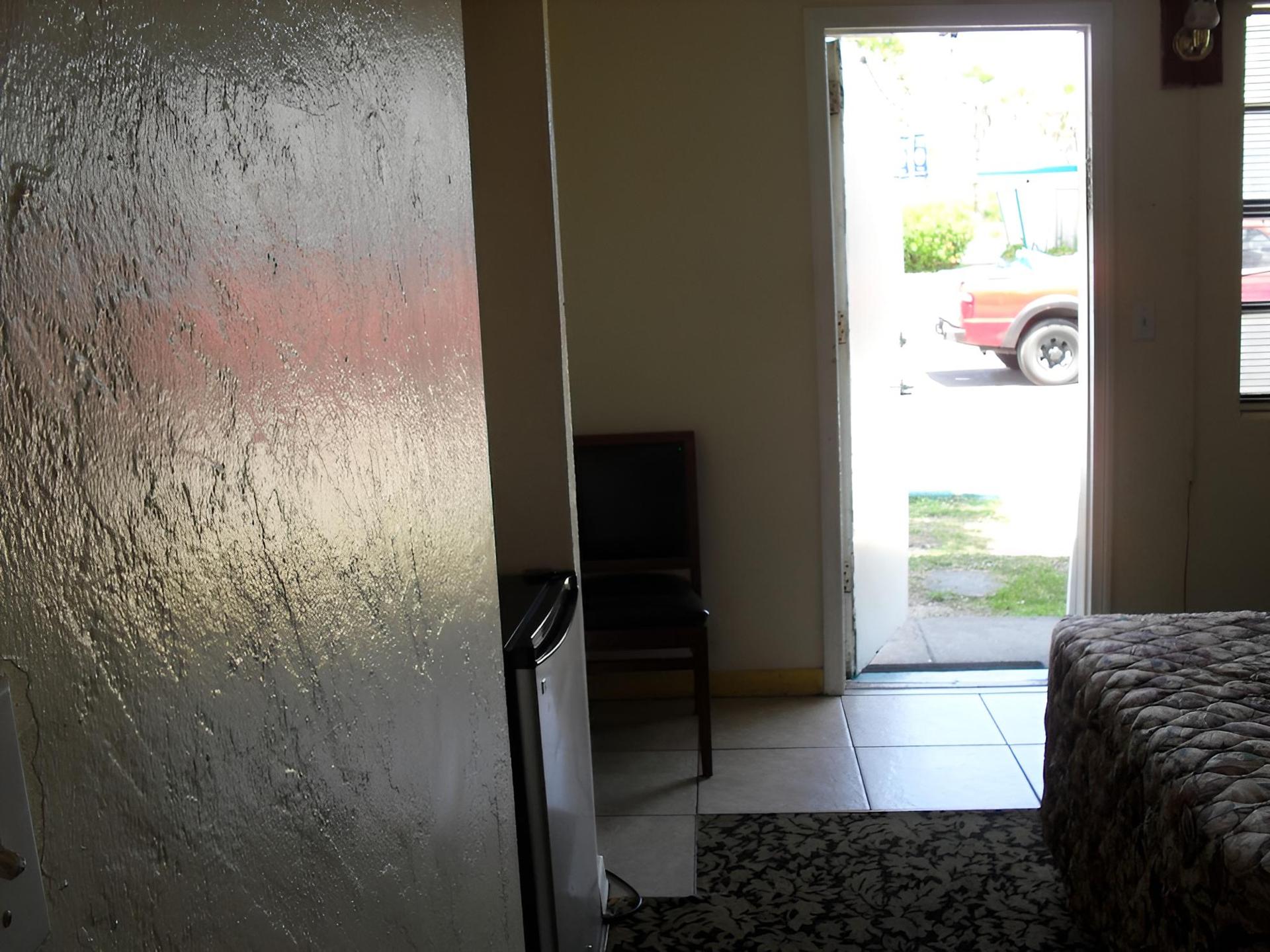 Shore Winds Motel photo 18