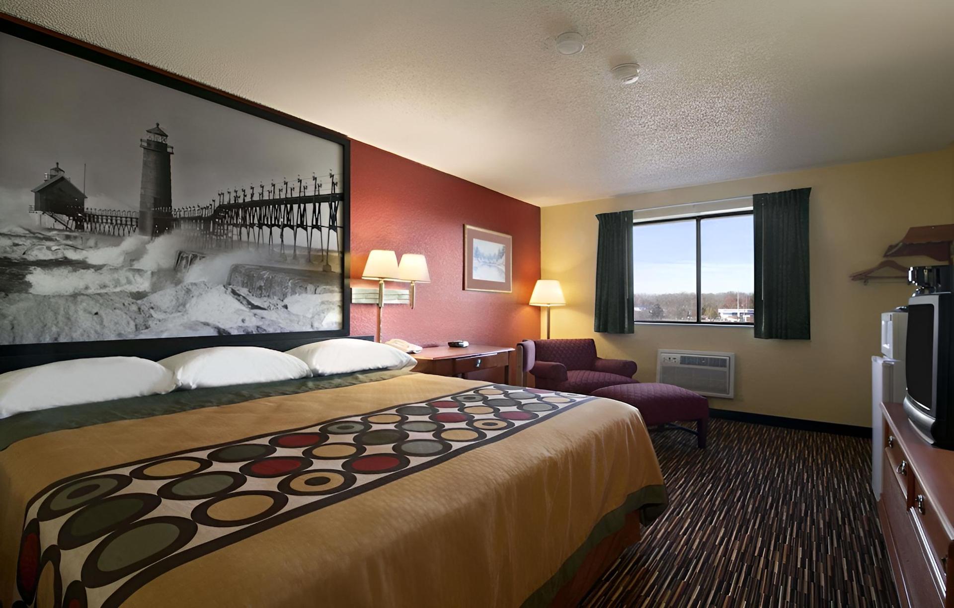 Super 8 by Wyndham Kalamazoo photo 4