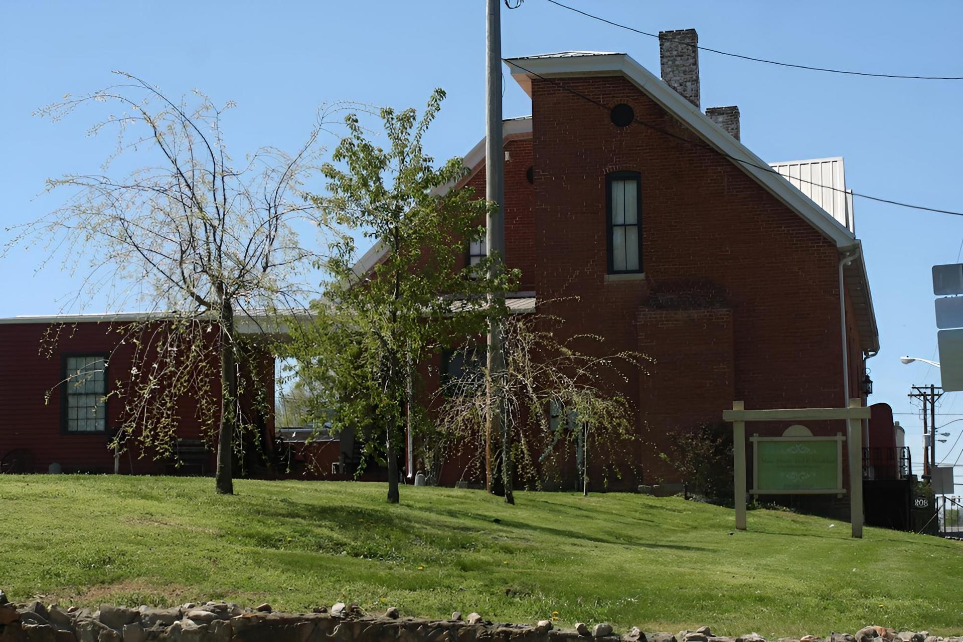 Main Street Bed & Breakfast Established in 1810 photo 3