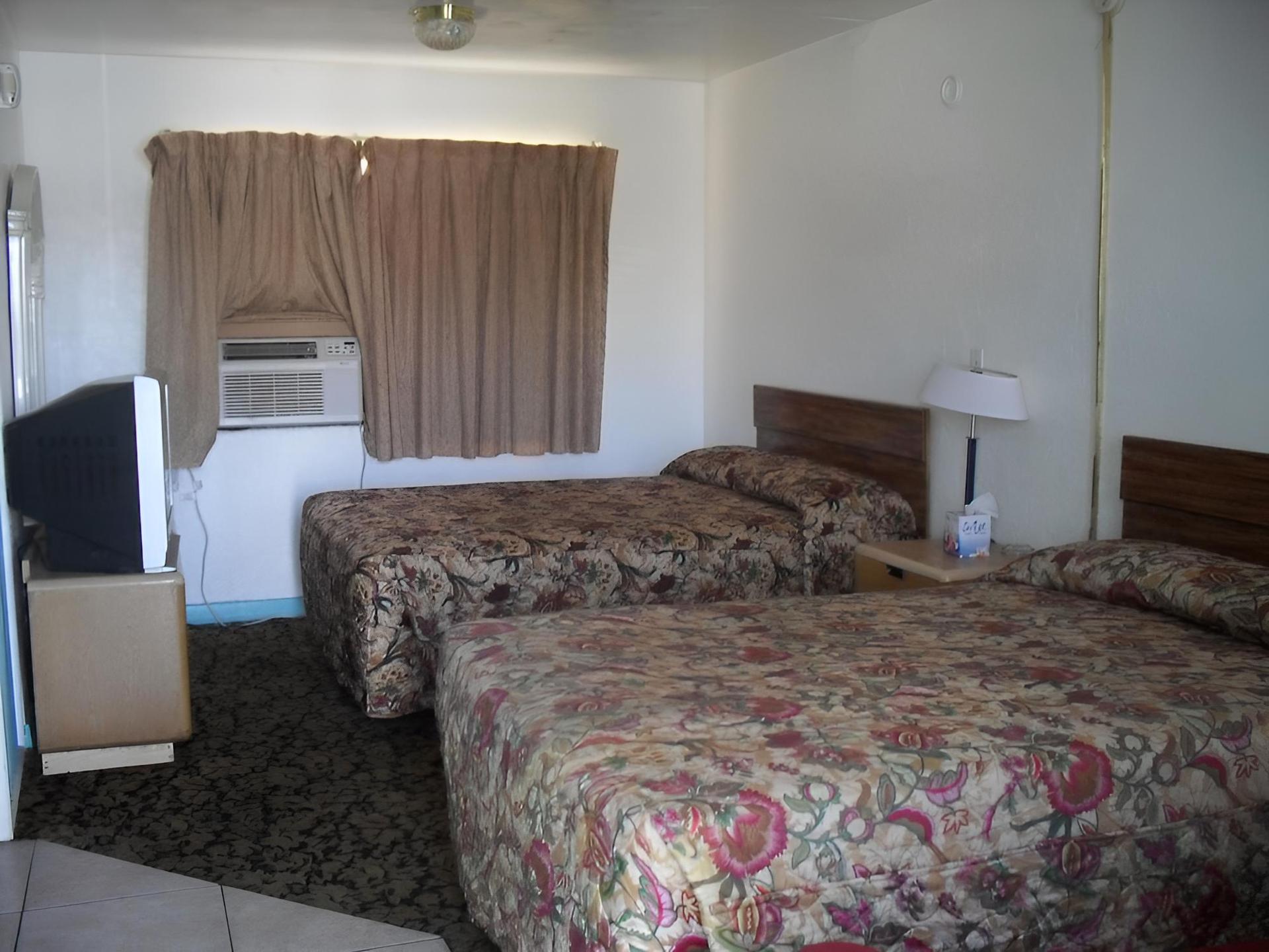 Shore Winds Motel photo 46