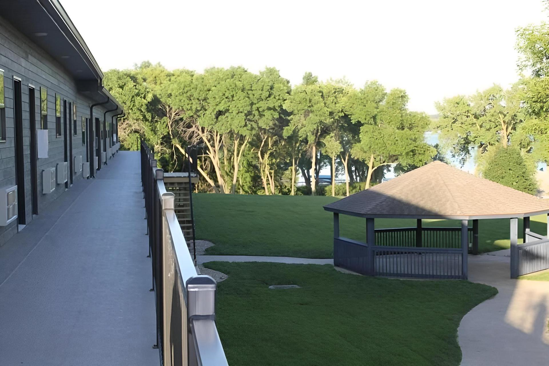 Okoboji Commons Hotel photo 12