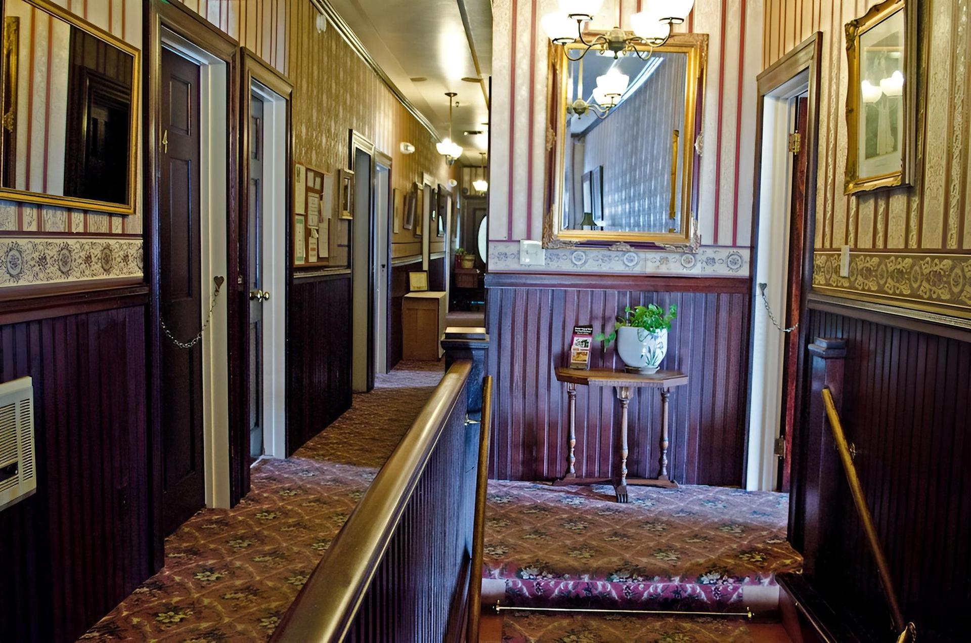 Historic National Hotel photo 22