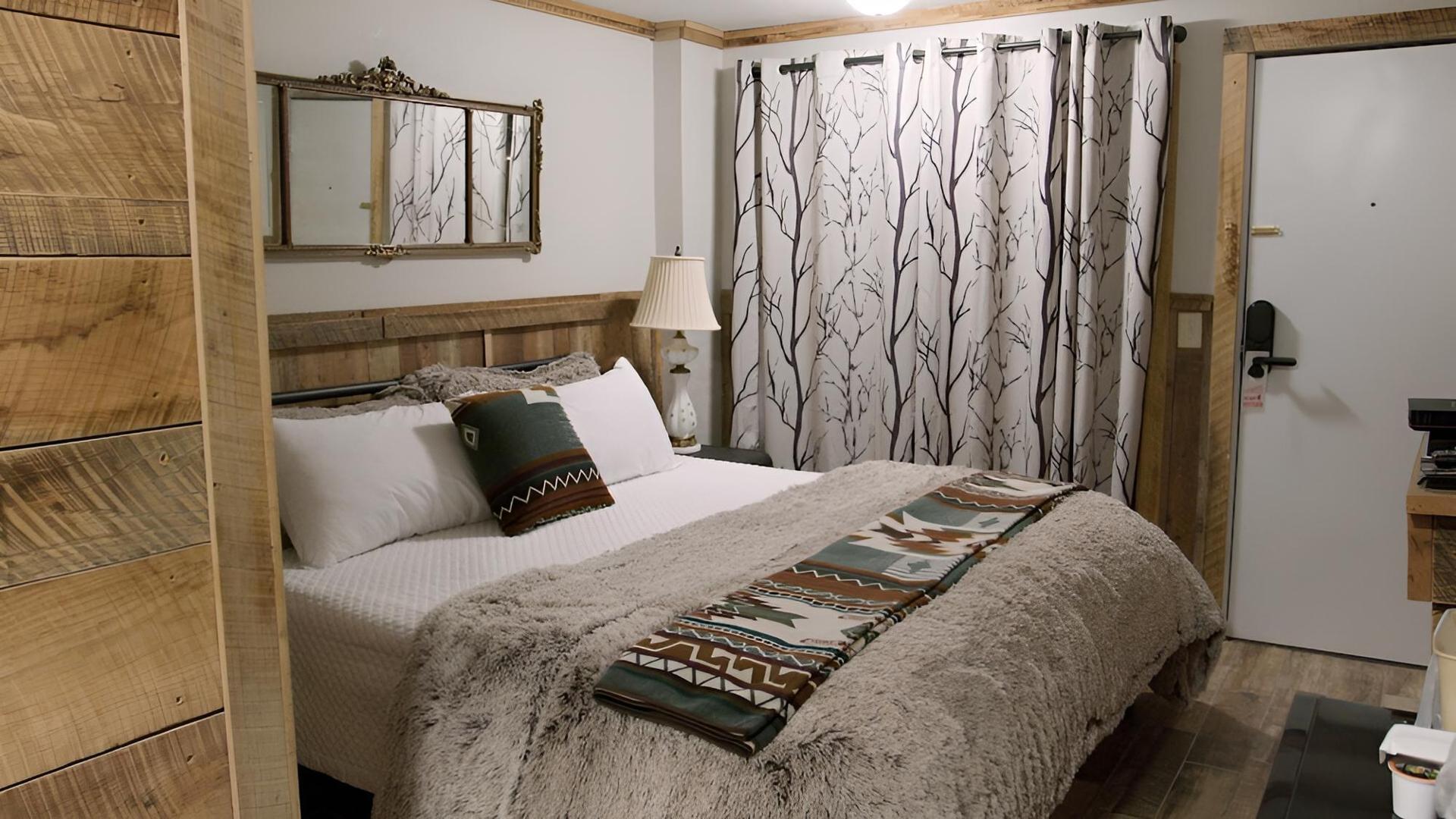 Arthur Murray's Motel photo 72