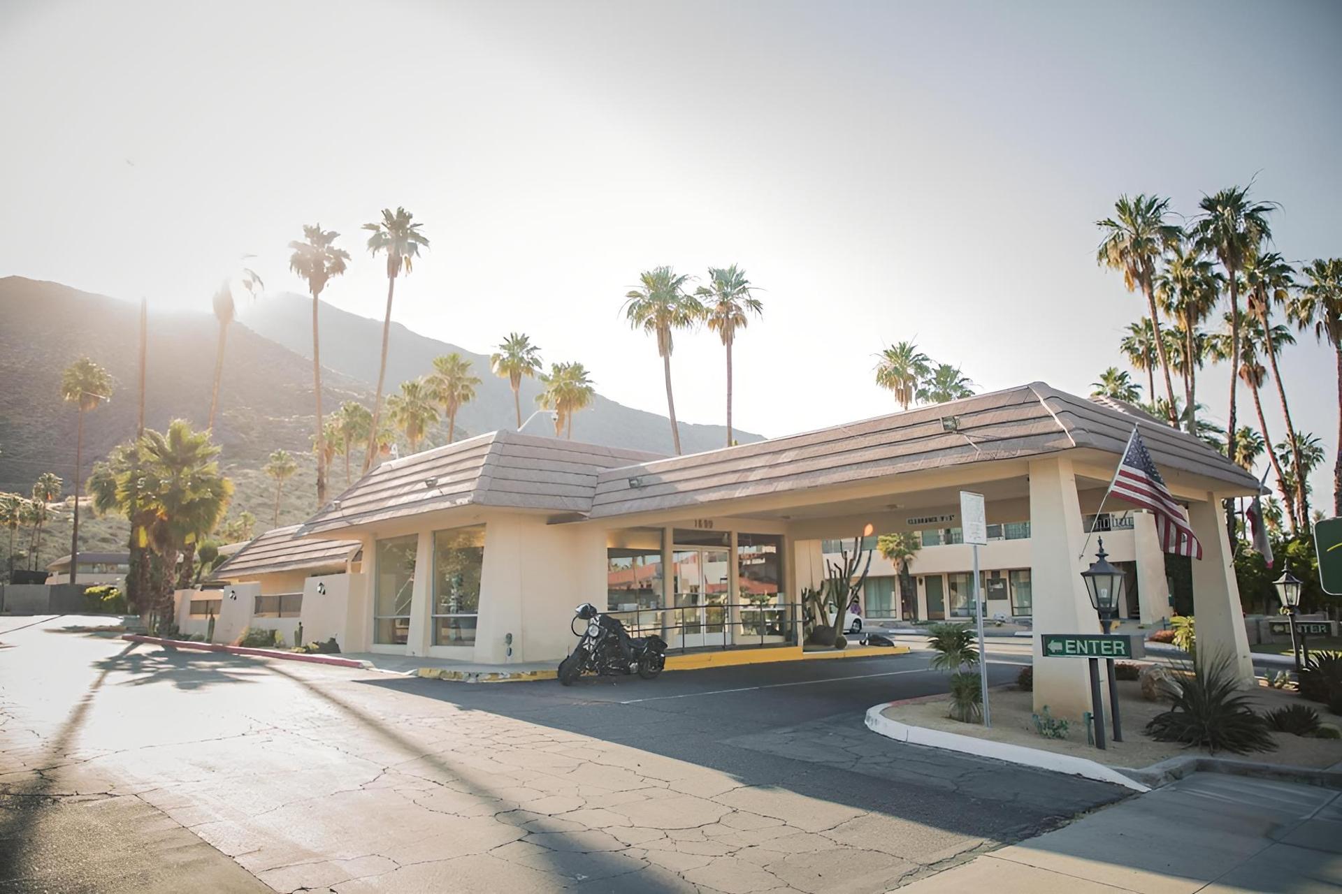 Vagabond Motor Hotel photo 13