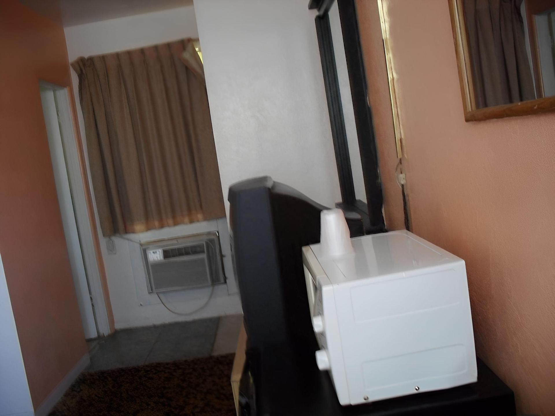 Shore Winds Motel photo 15