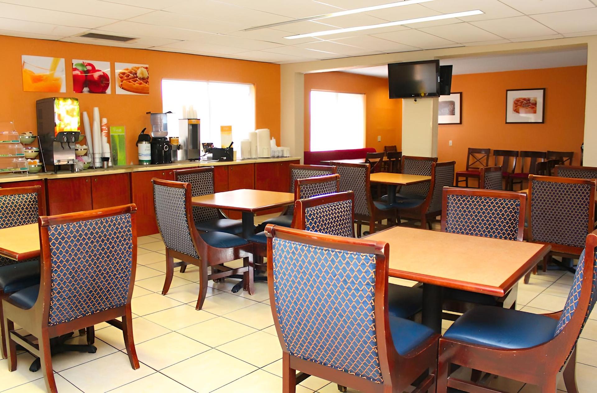 Ramada by Wyndham Tucson Airport photo 40