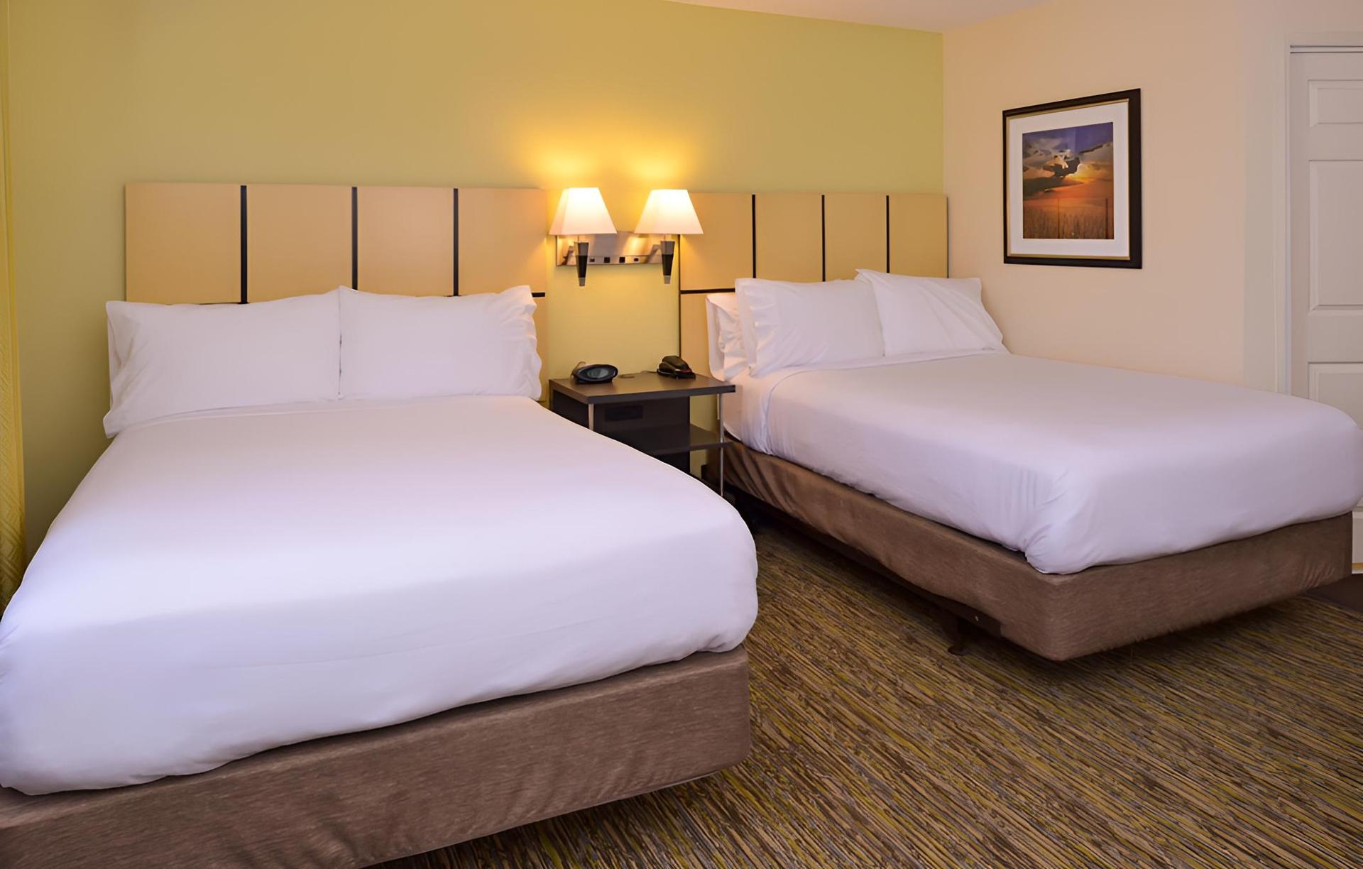 Candlewood Suites Bloomington, an IHG Hotel photo 11