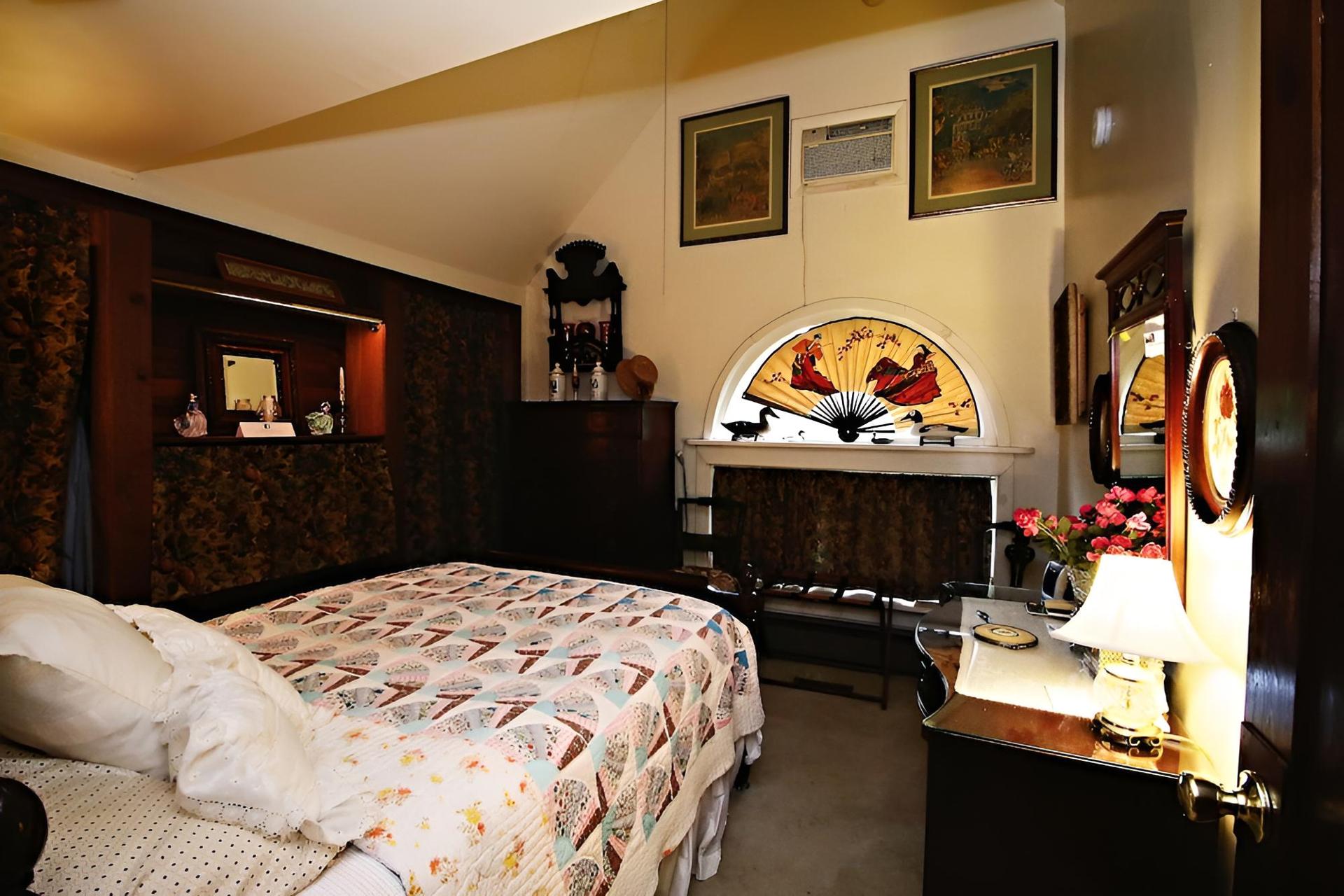 The Ebenezer House Bed & Breakfast photo 9