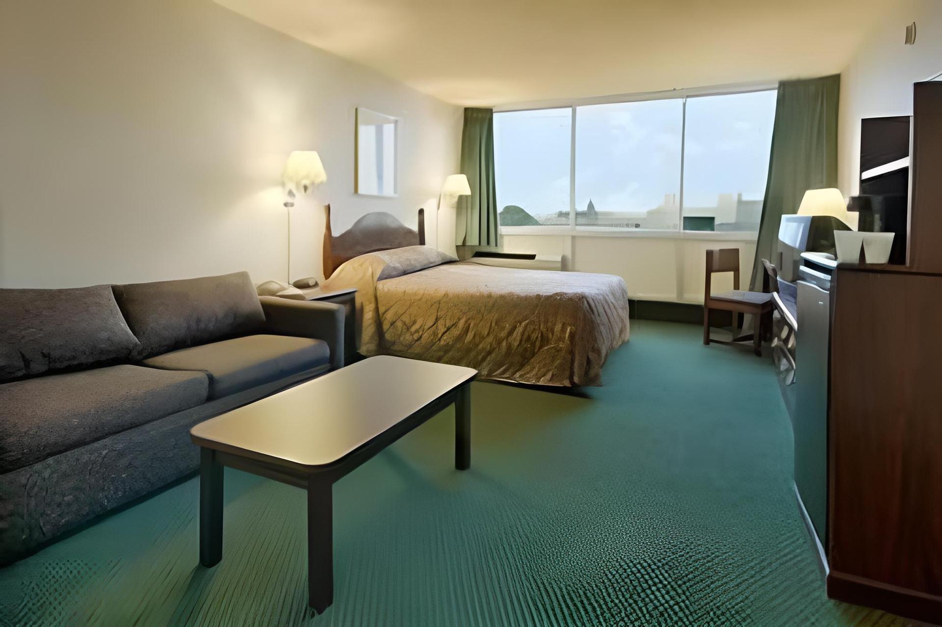University Hotel & Suites photo 10