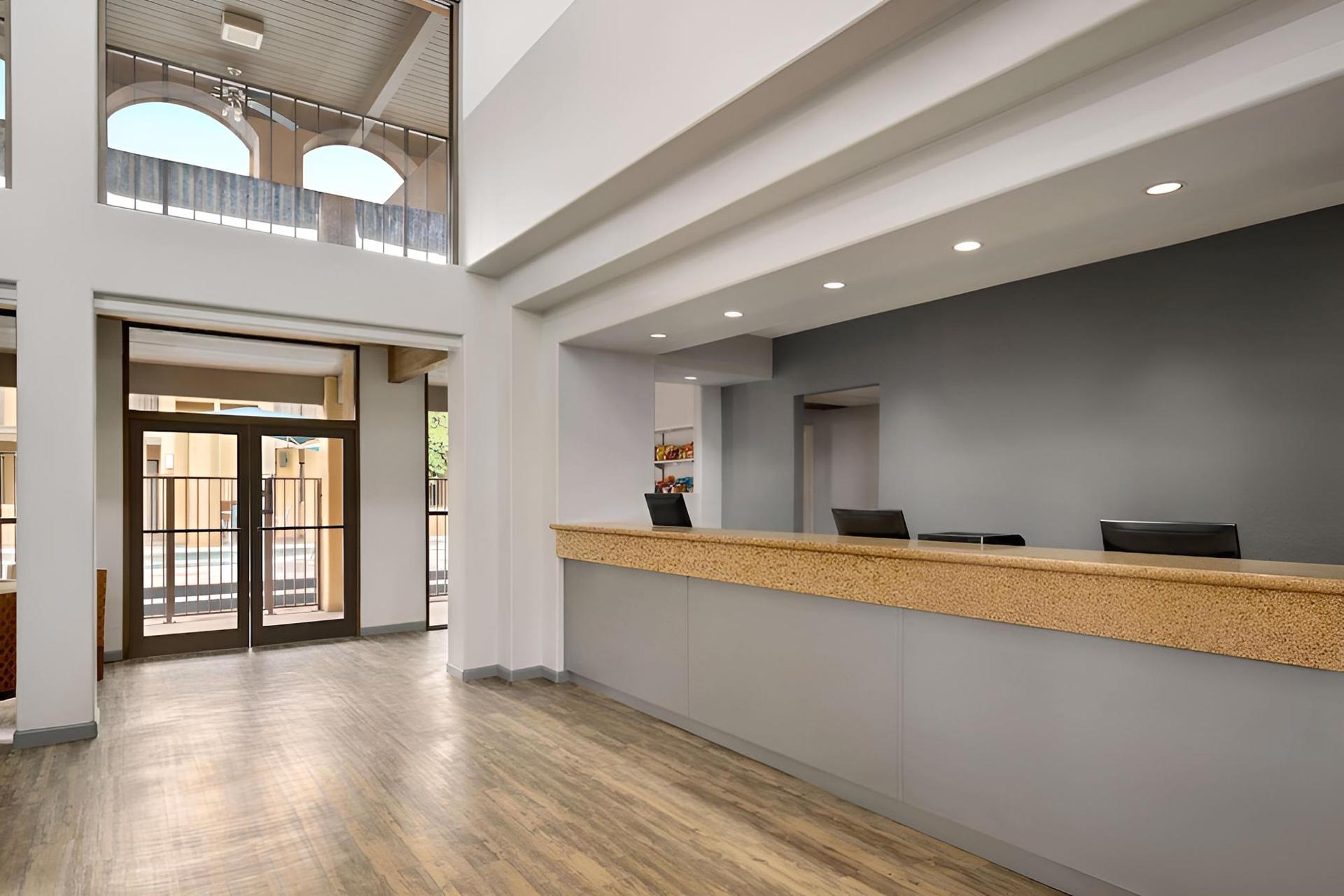 Ramada by Wyndham Tucson Airport photo 7