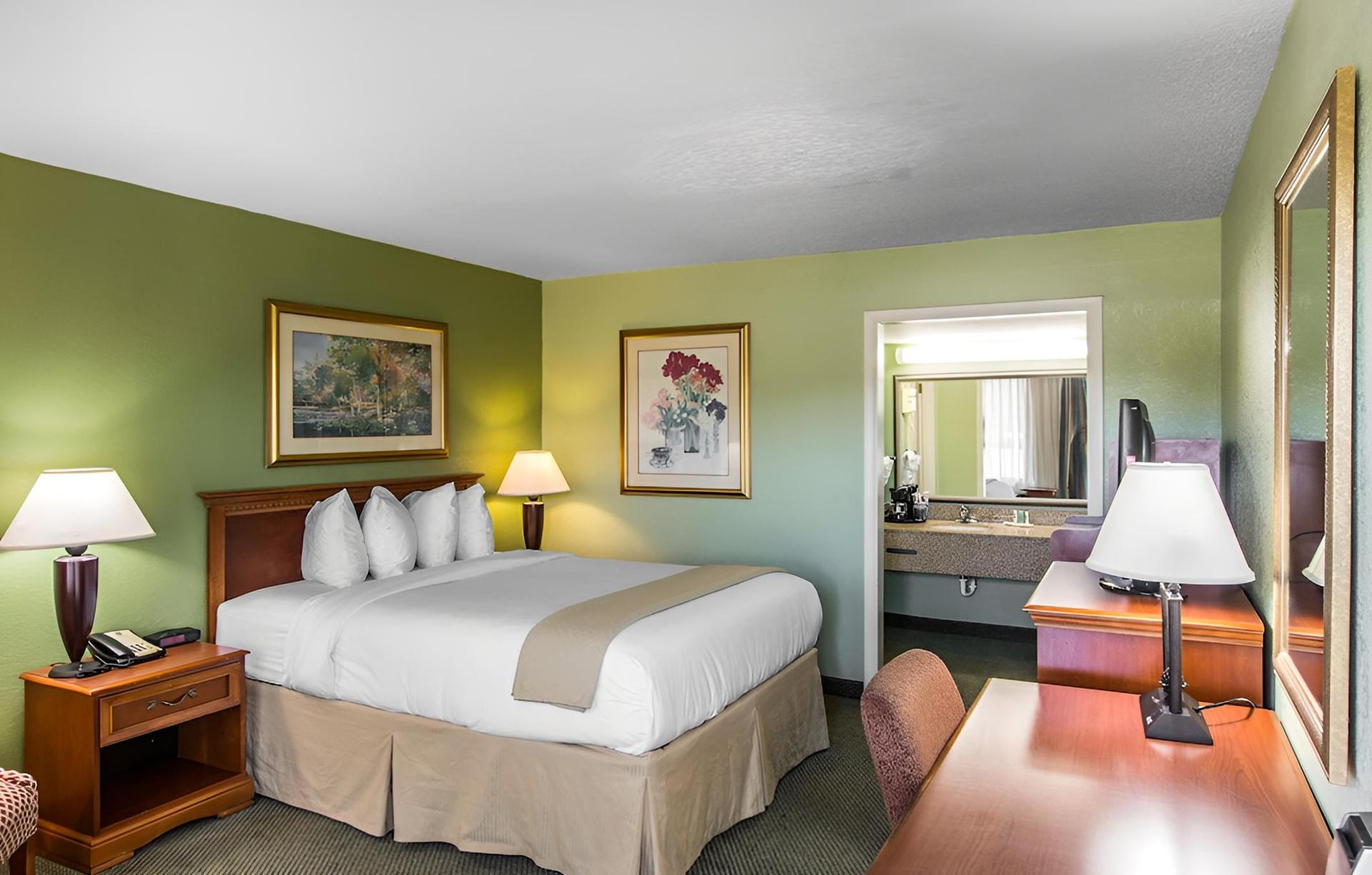 Quality Inn & Suites photo 8