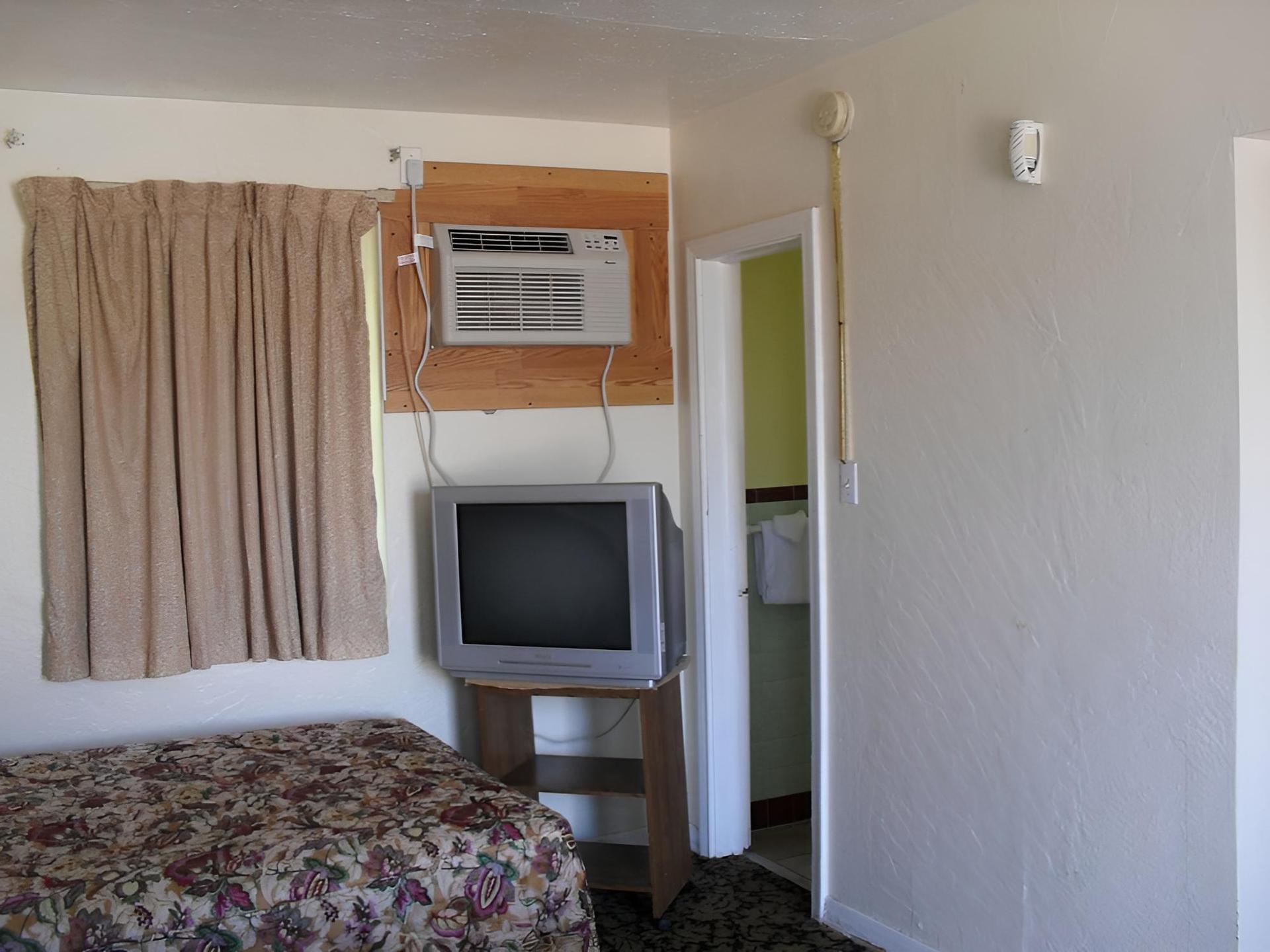 Shore Winds Motel photo 21