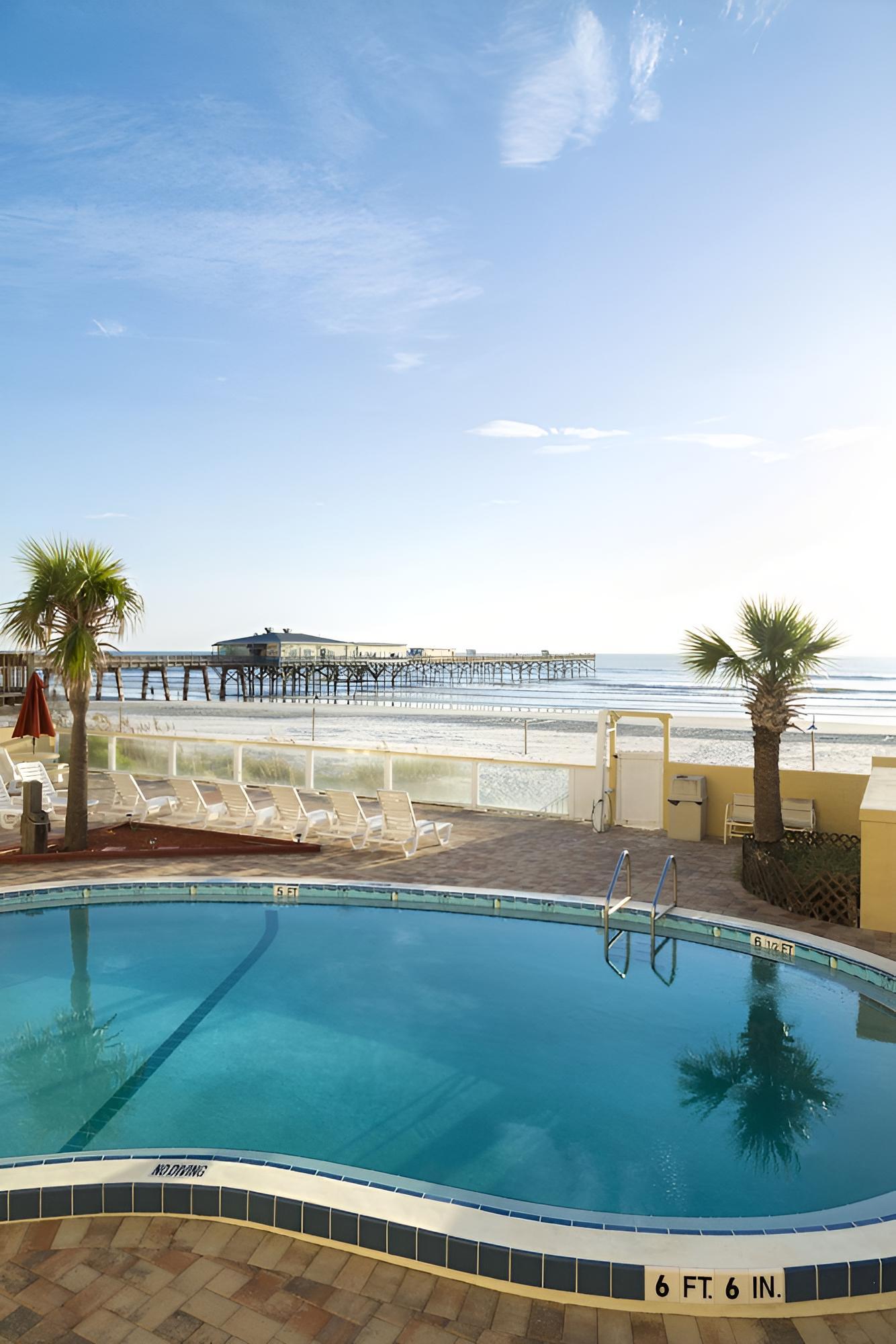 Beach Quarters Daytona photo 33