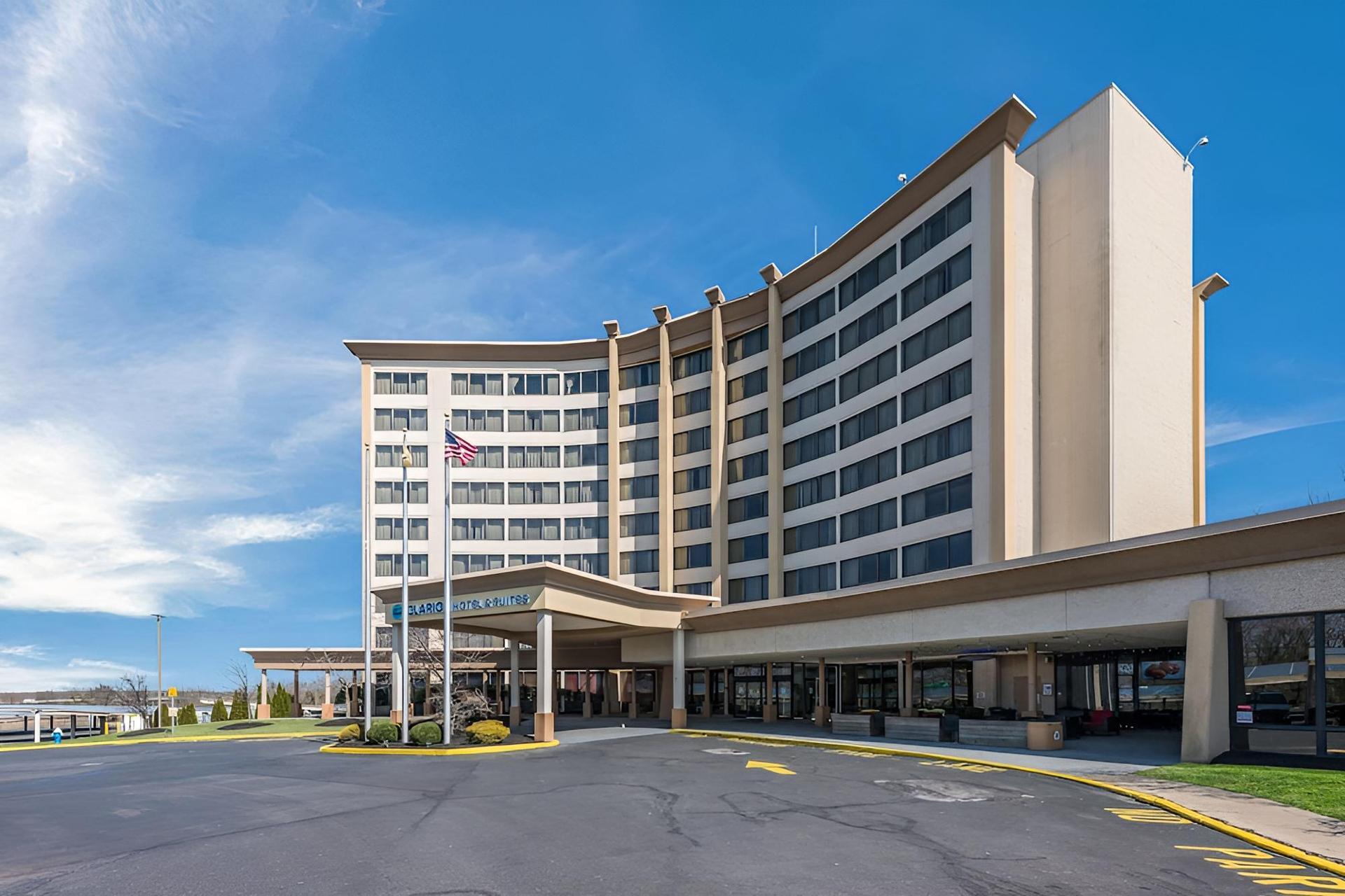 Clarion Hotel & Suites photo 7