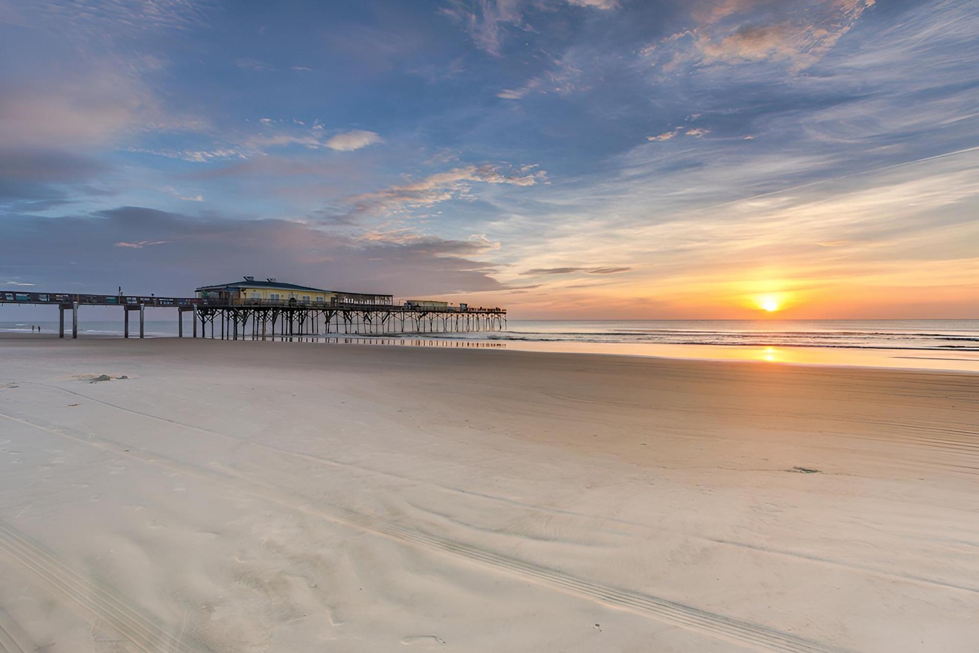 Beach Quarters Daytona photo 35