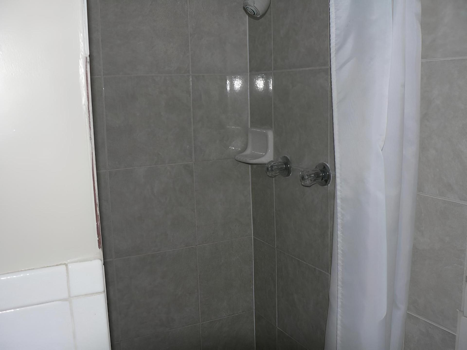 Howard's Motel photo 2