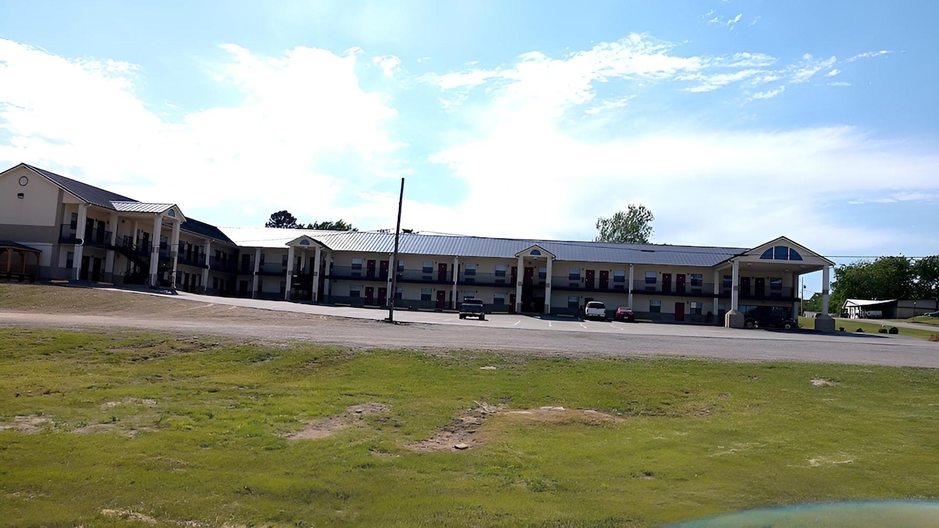 Super 8 by Wyndham Kiowa photo 7