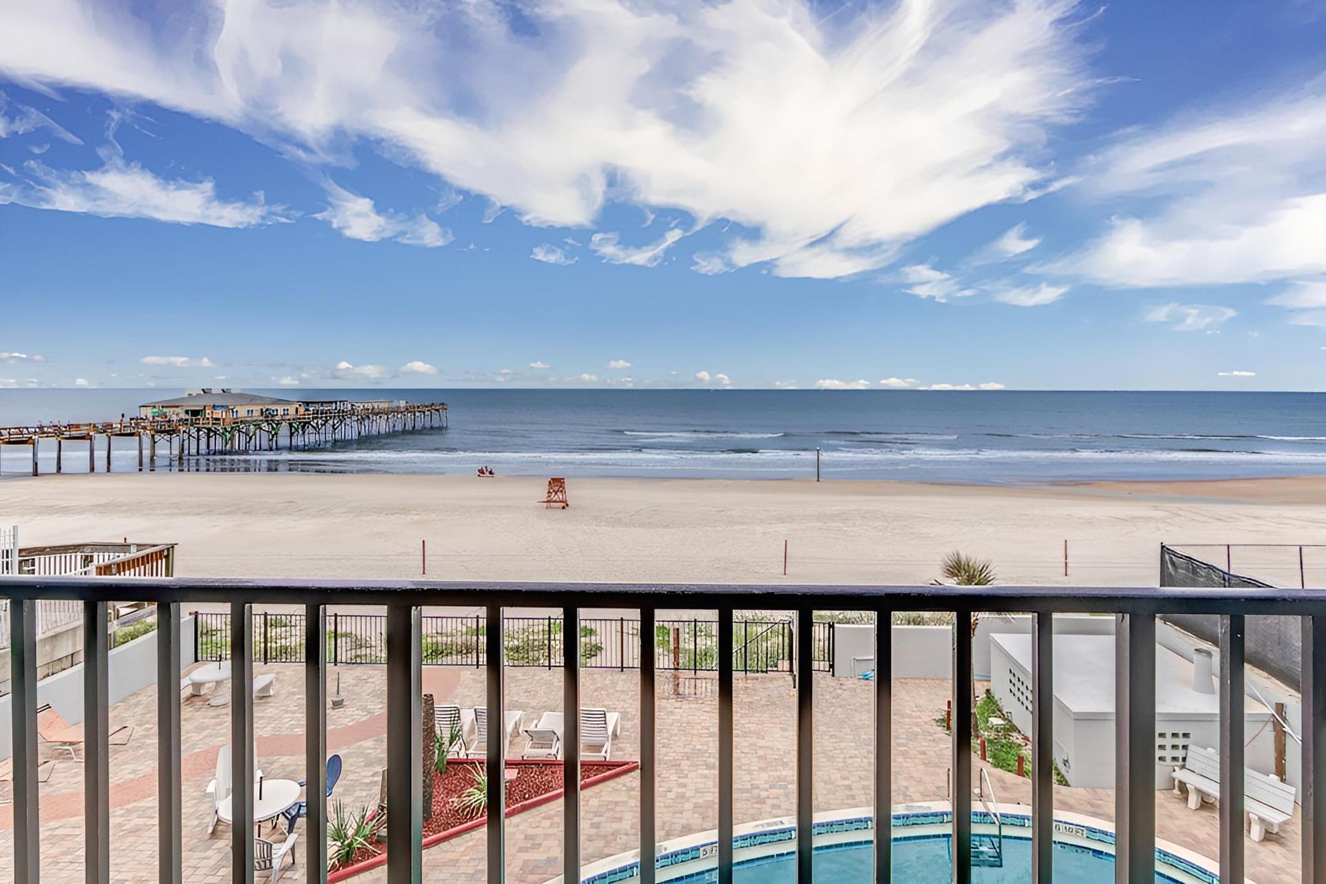 Beach Quarters Daytona photo 31