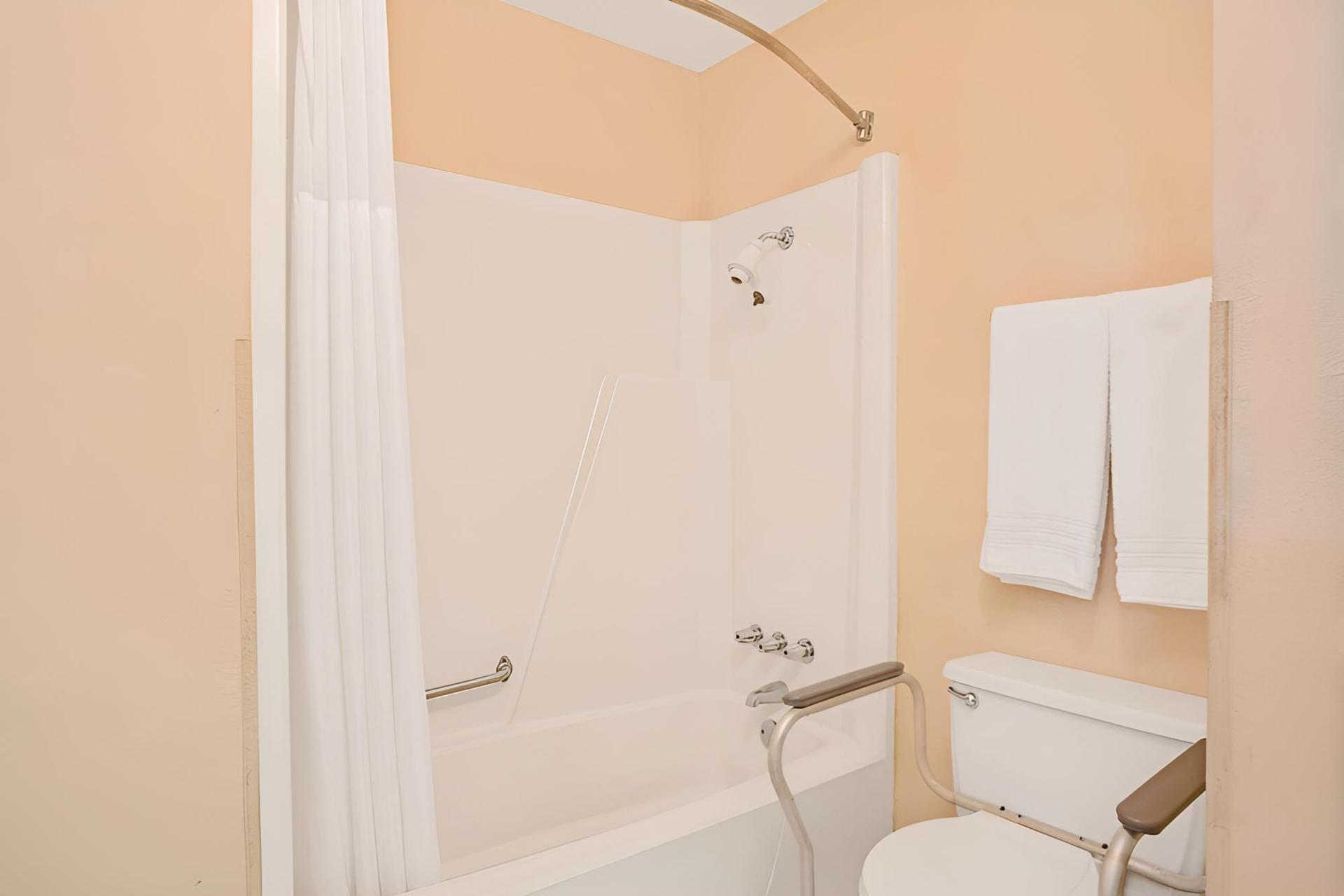 Ramada by Wyndham Walterboro photo 5