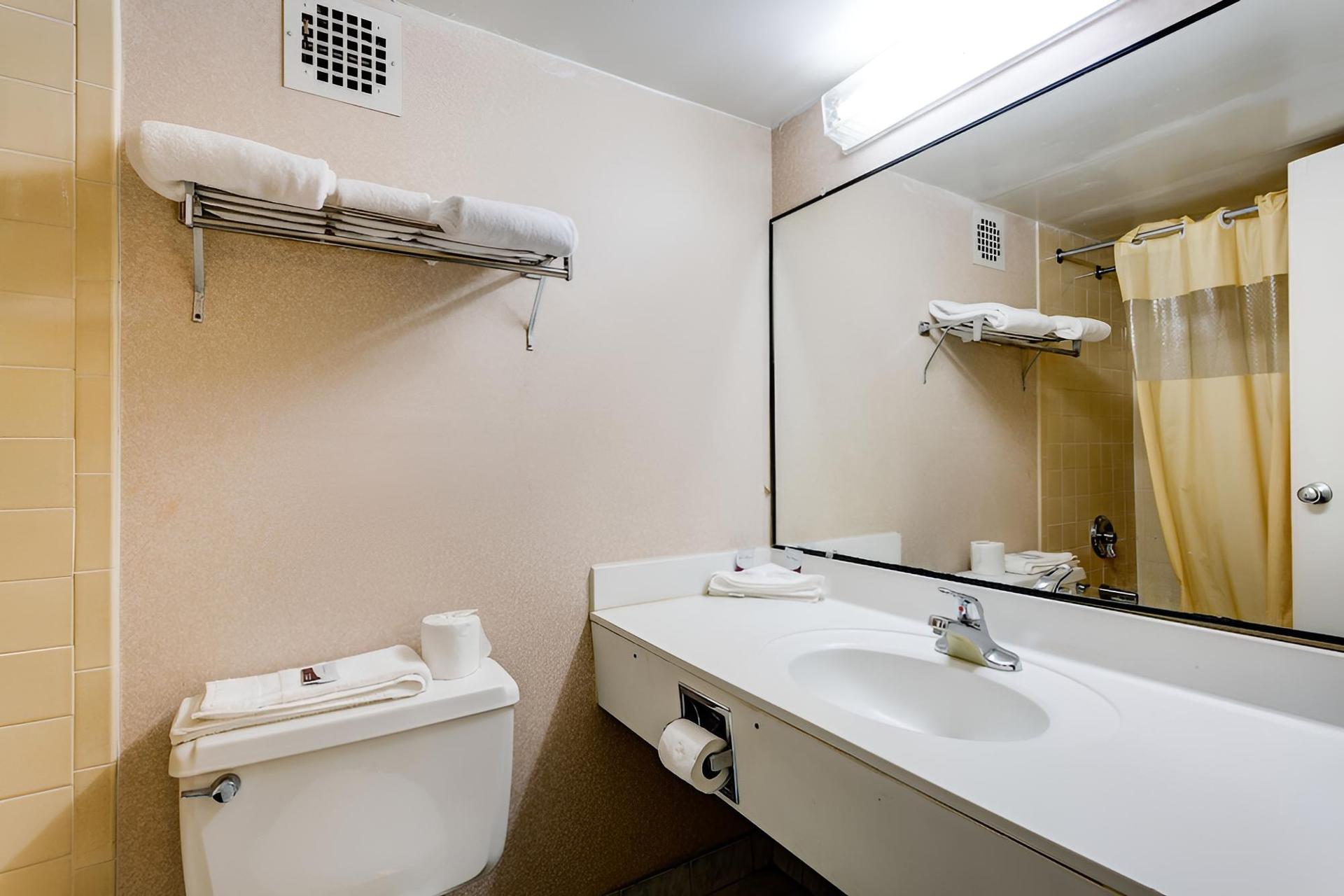 University Hotel & Suites photo 19