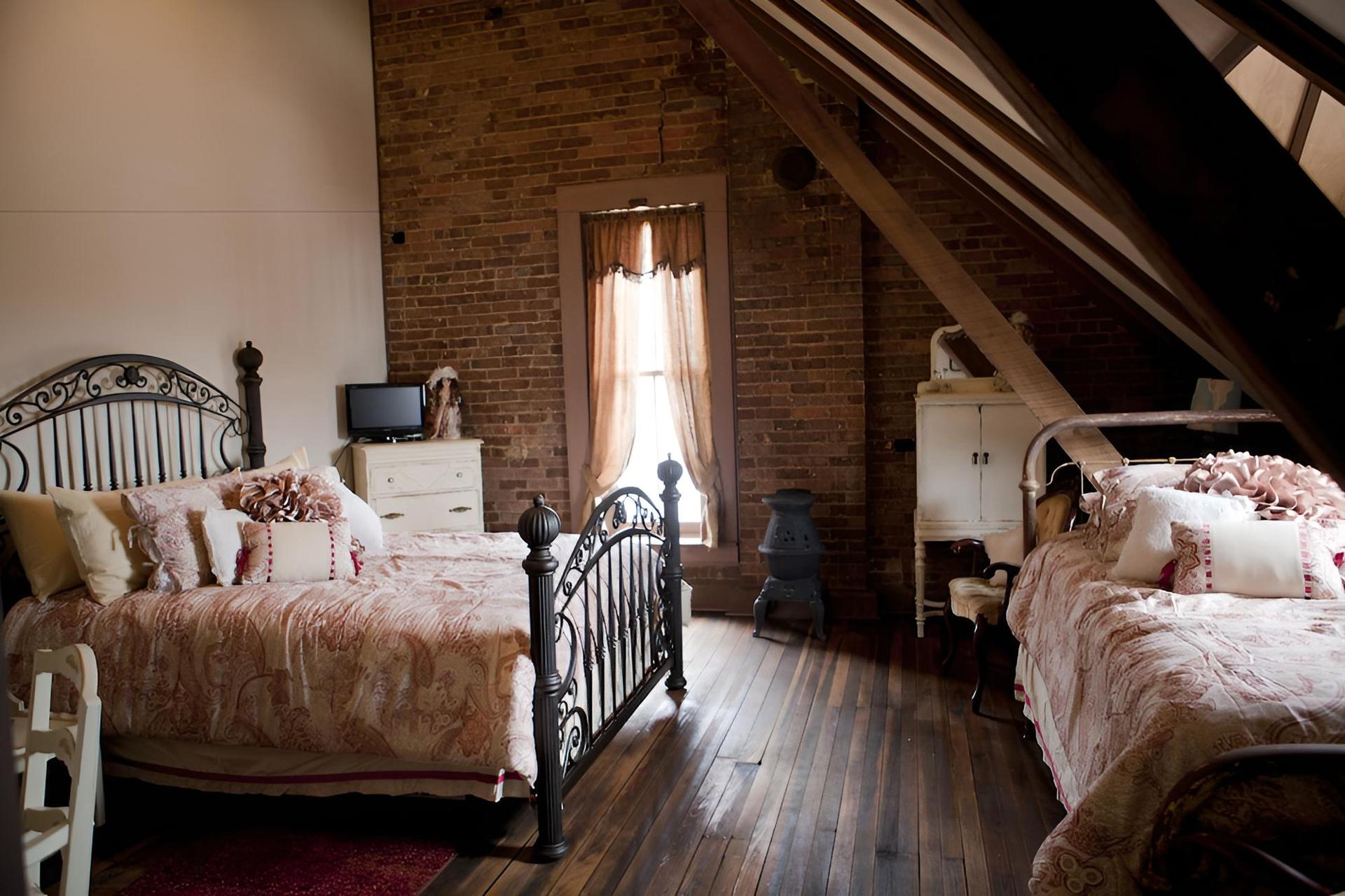 Main Street Bed & Breakfast Established in 1810 photo 23