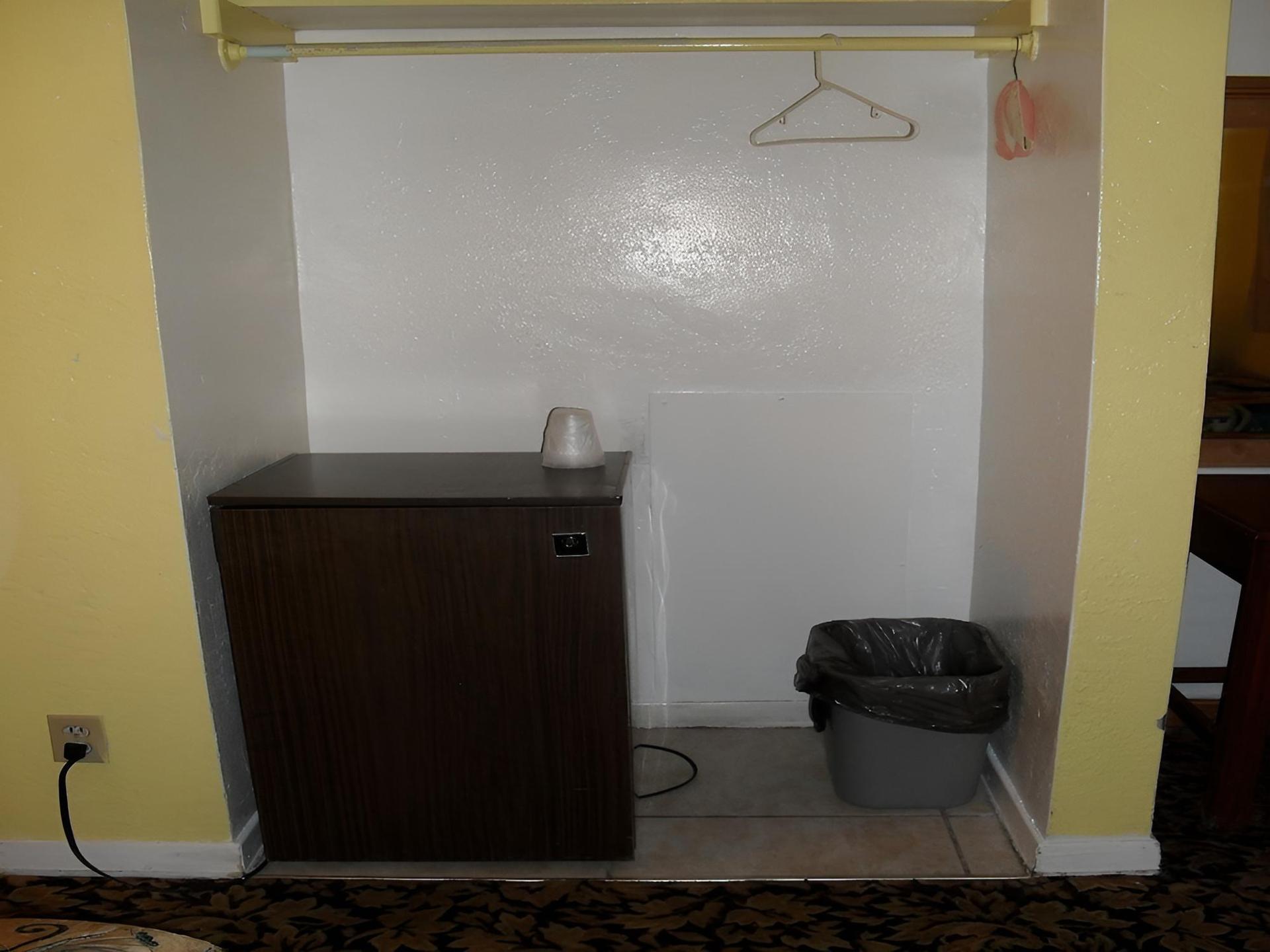 Shore Winds Motel photo 19