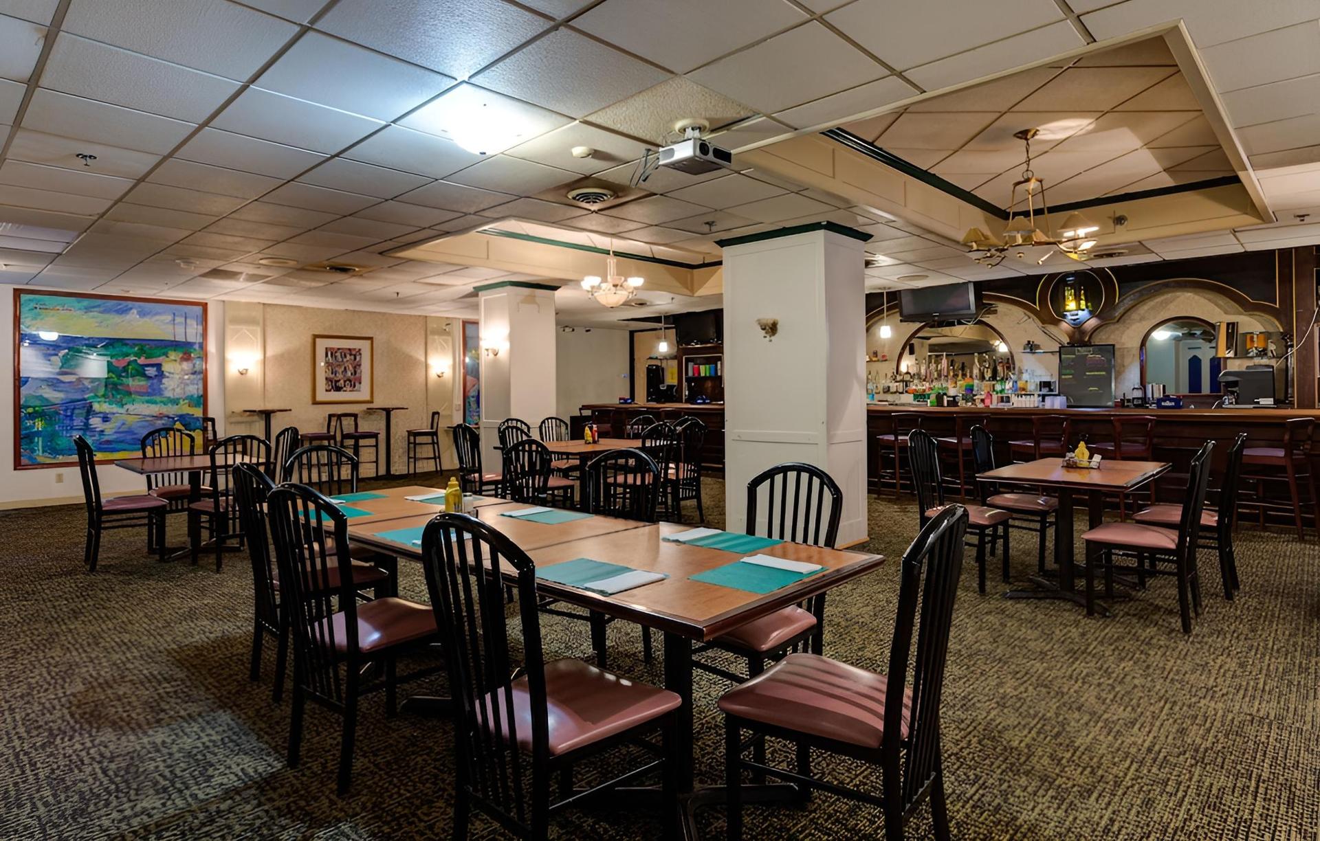University Hotel & Suites photo 9