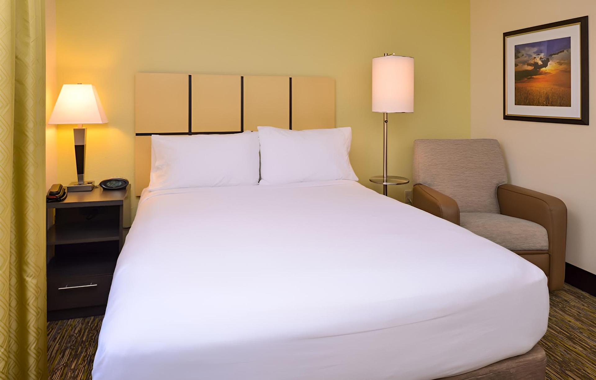 Candlewood Suites Bloomington, an IHG Hotel photo 10