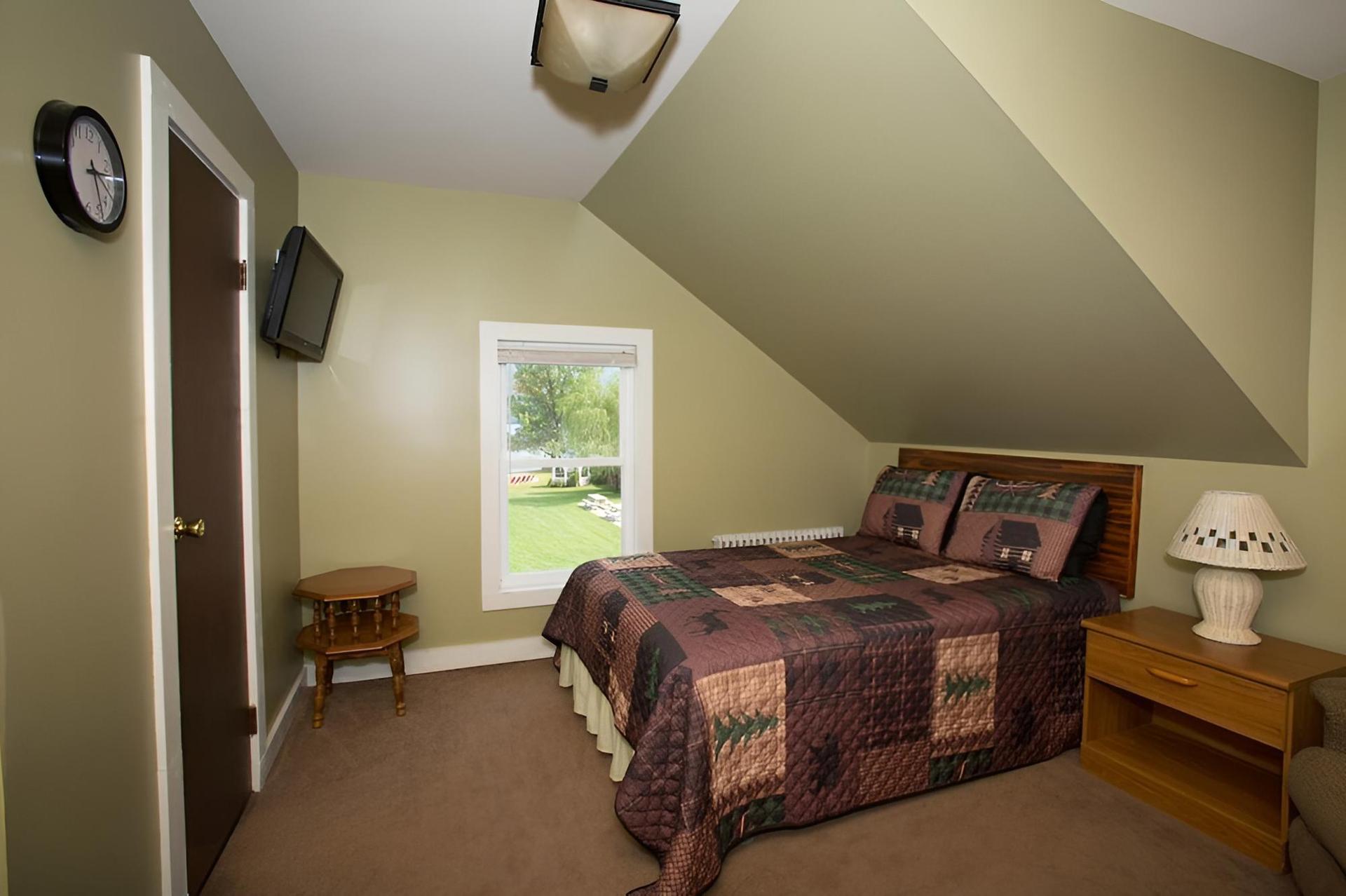 Shore Meadows Motel photo 33