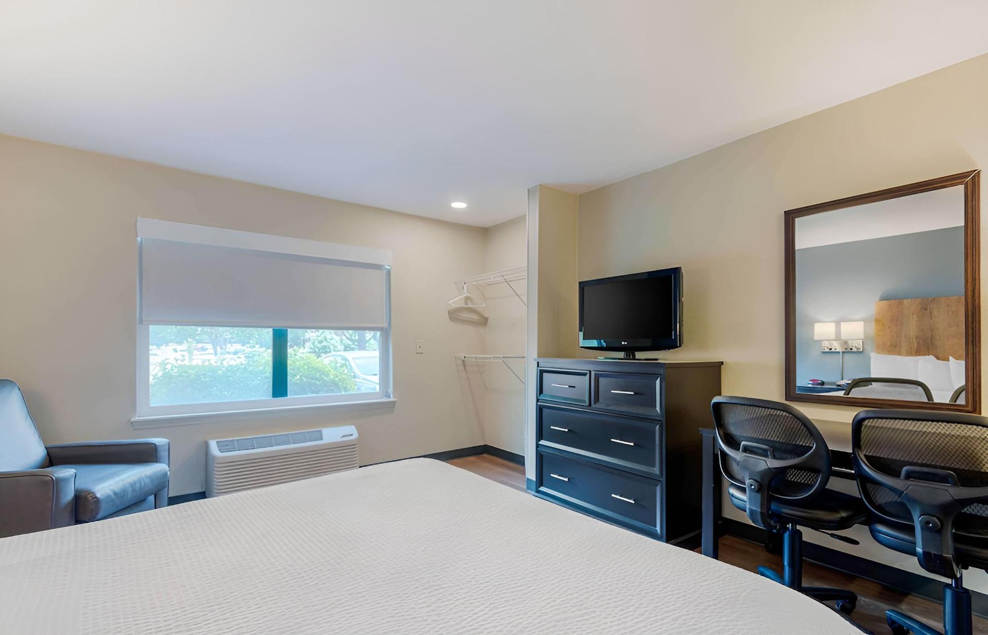 Extended Stay America Select Suites Charlotte University E photo 14