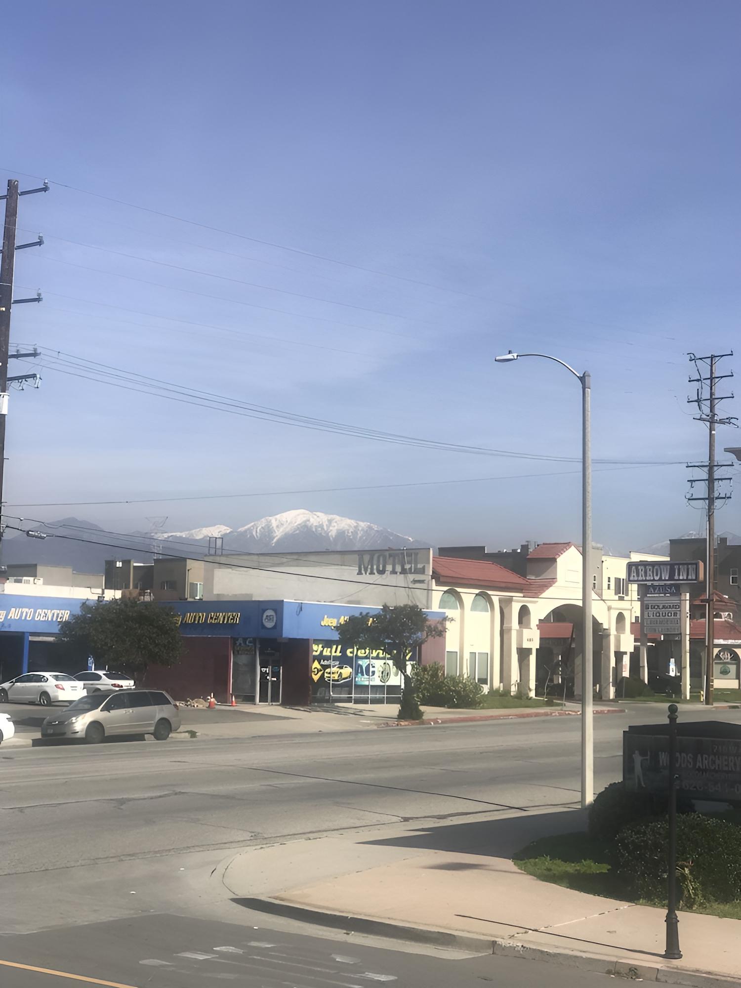 Howard Johnson by Wyndham Azusa photo 12