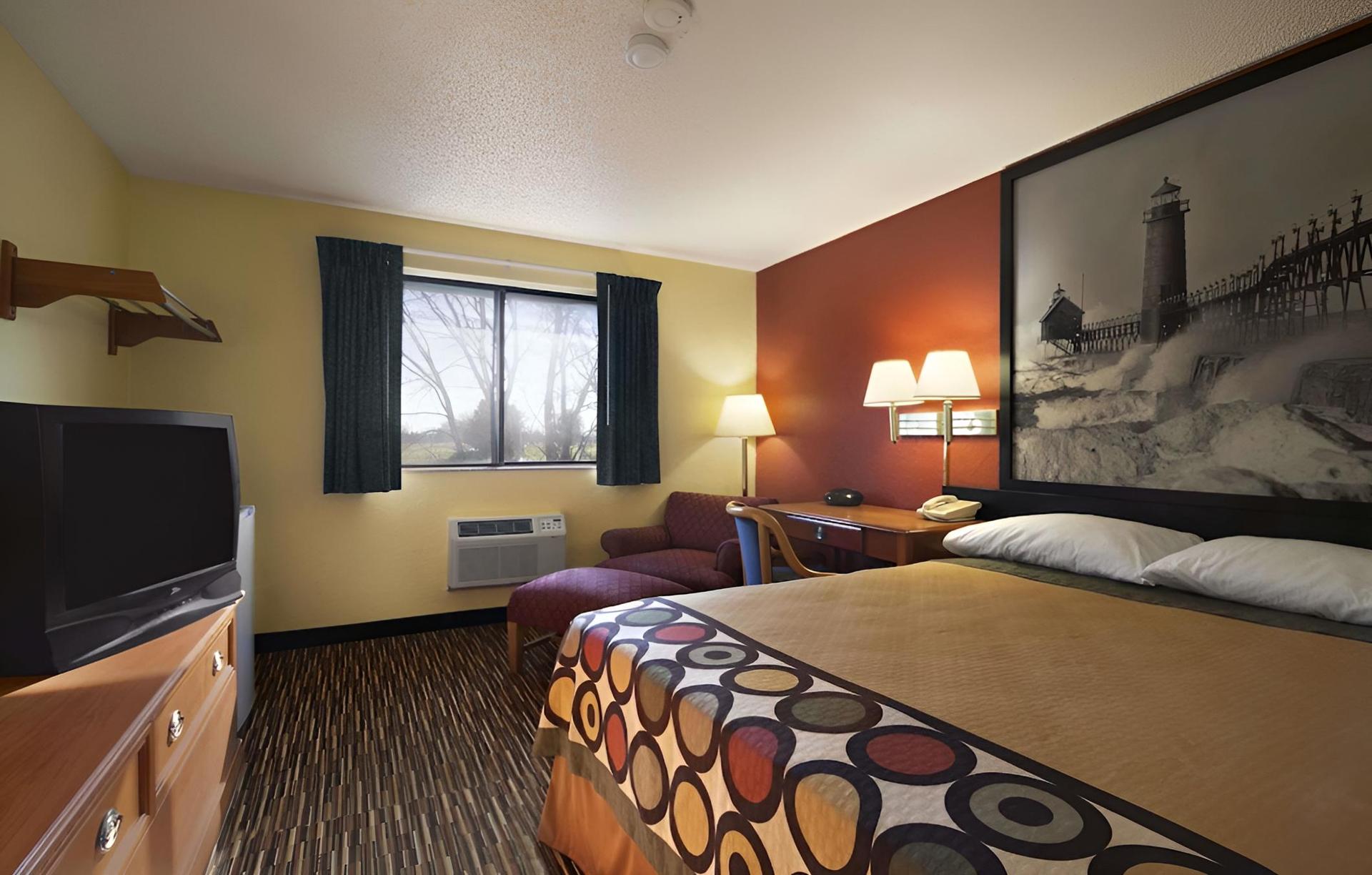 Super 8 by Wyndham Kalamazoo photo 7