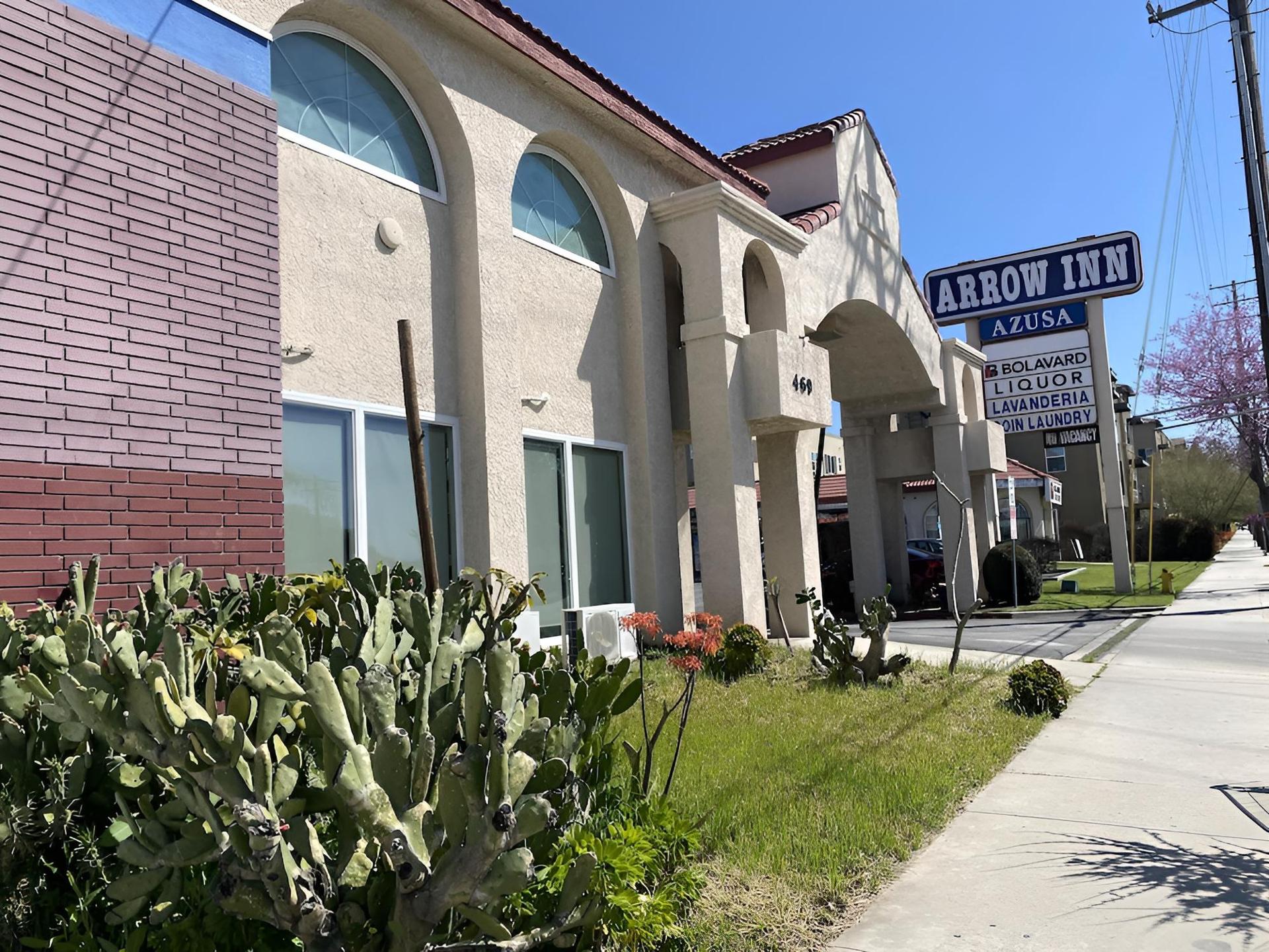 Howard Johnson by Wyndham Azusa photo 2