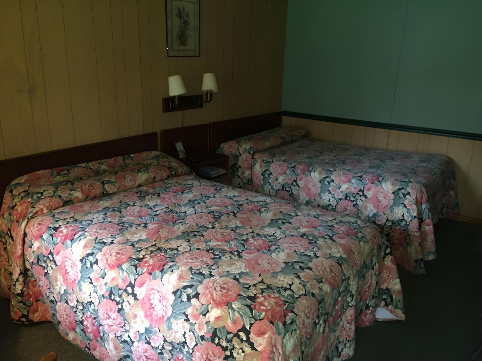Maples Motel photo 8