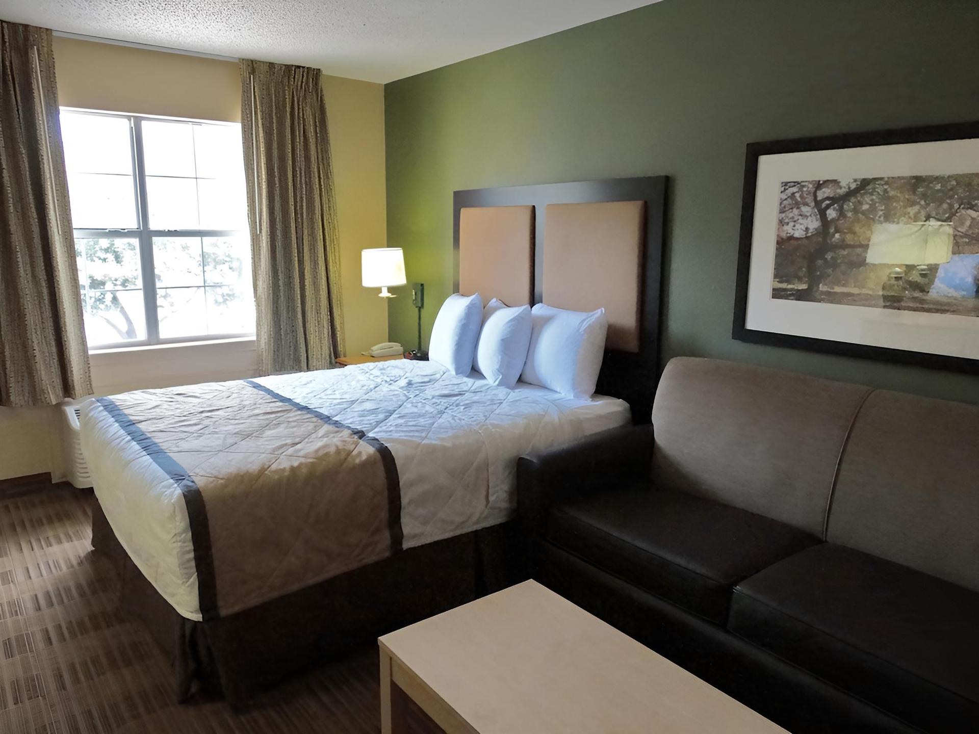 Extended Stay America Select Suites Raleigh RTP Hwy. 55 photo 9