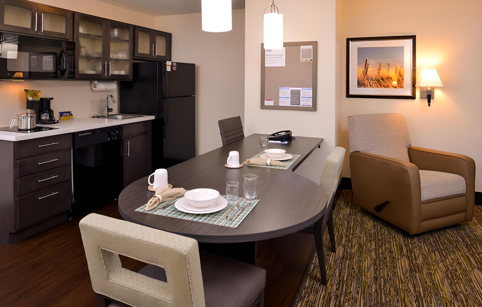 Candlewood Suites Bloomington, an IHG Hotel photo 23