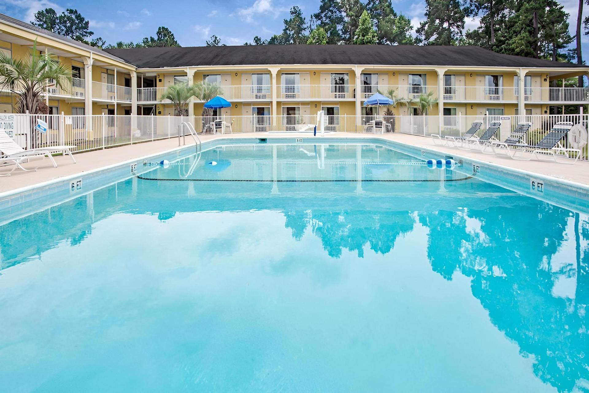 Ramada by Wyndham Walterboro photo 39