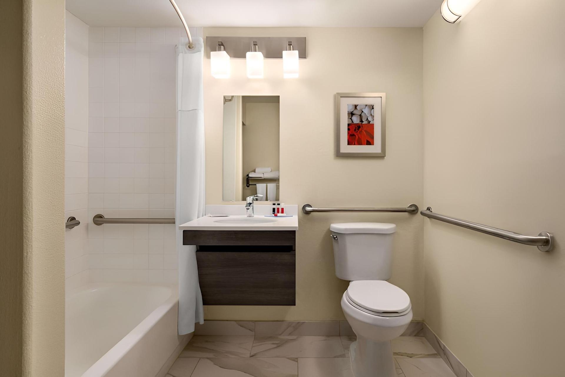 Ramada by Wyndham Tucson Airport photo 3