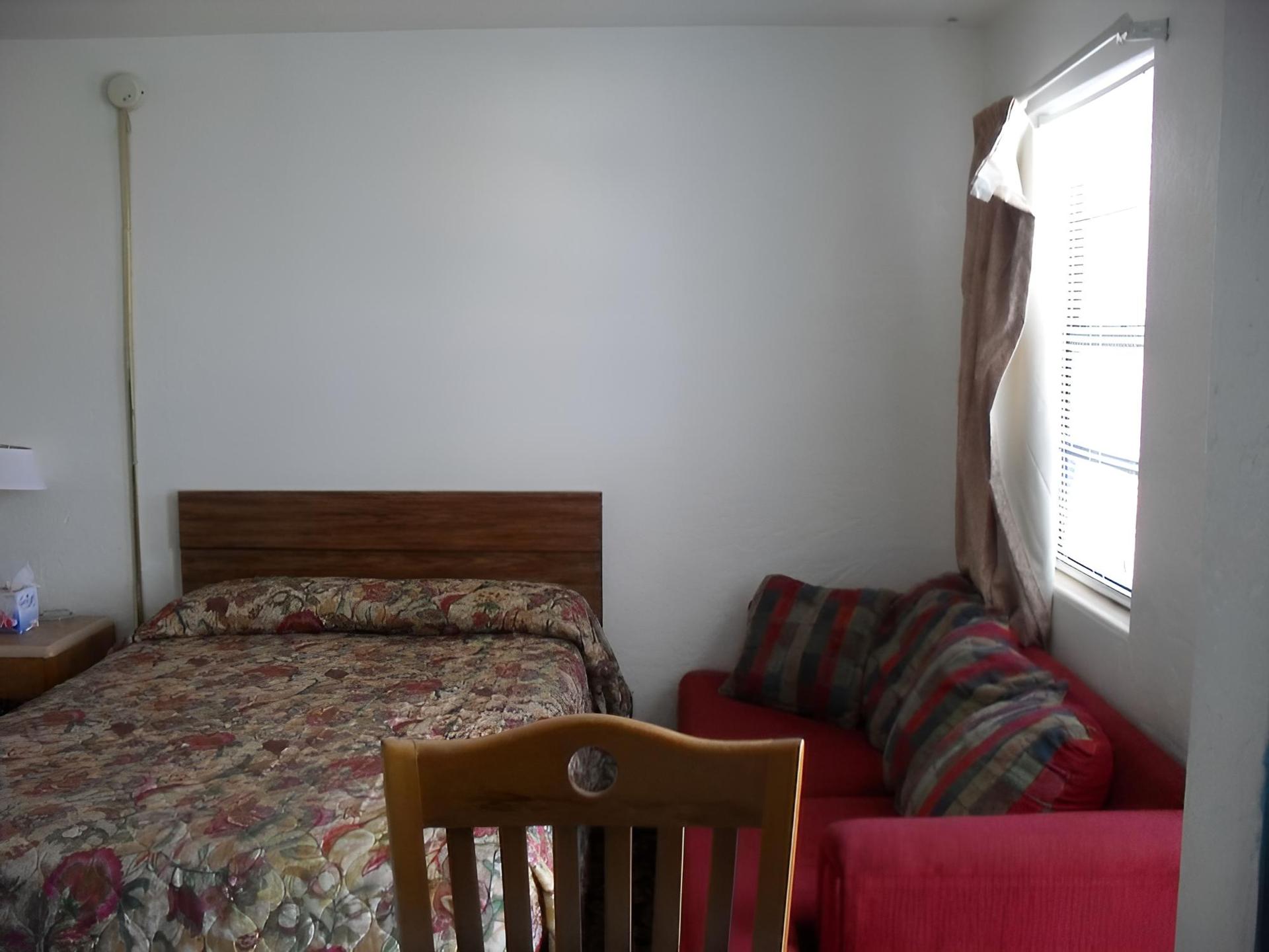 Shore Winds Motel photo 37