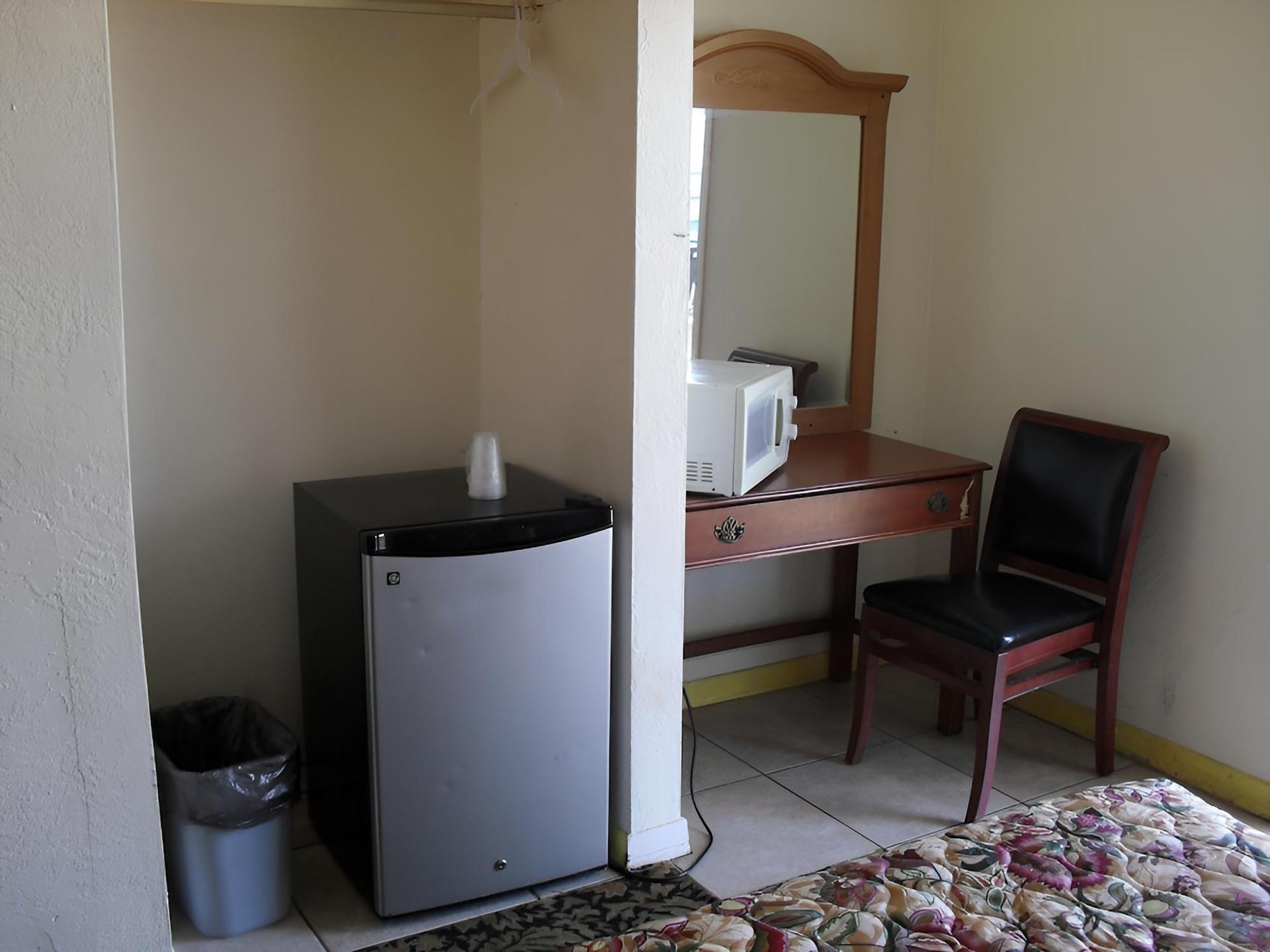 Shore Winds Motel photo 17