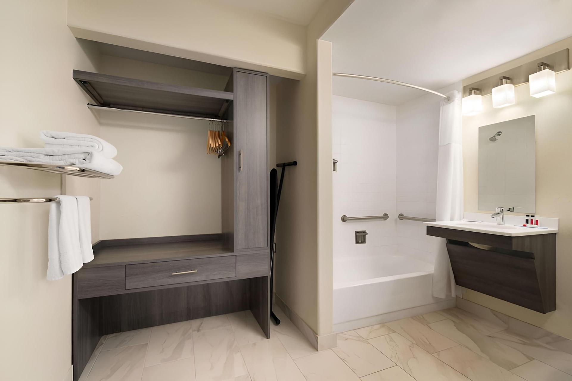 Ramada by Wyndham Tucson Airport photo 43