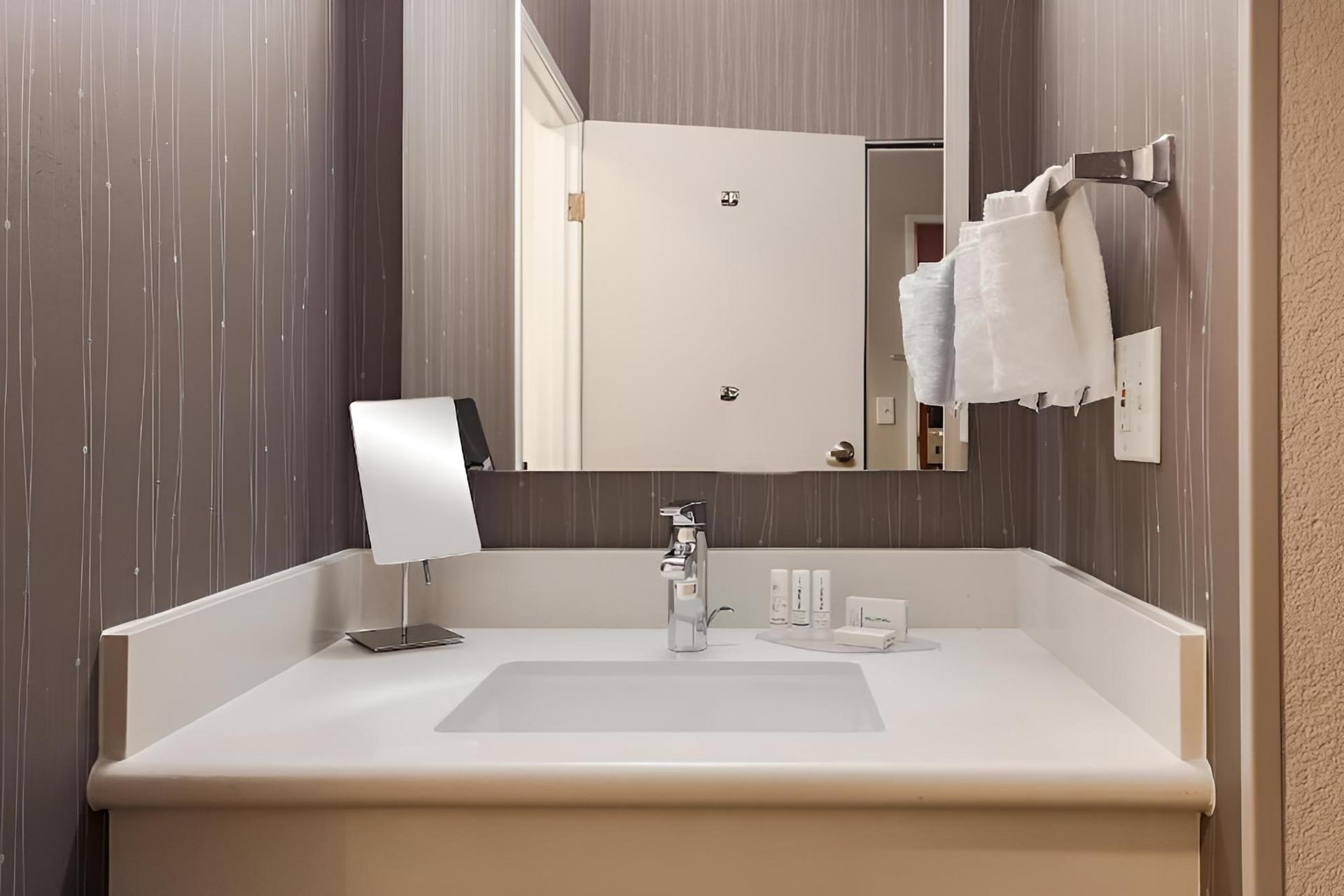Radisson Hotel Houston Intercontinental Airport North photo 16