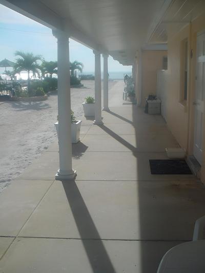 Tropical Breeze Beach Club — hotel in Holmes Beach